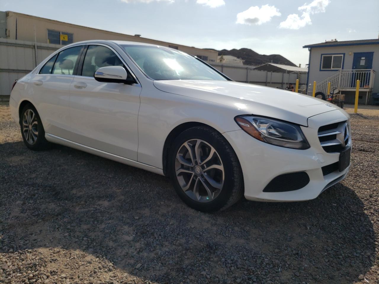 2015 Mercedes-benz C 300 White vin: 55SWF4JB7FU087131