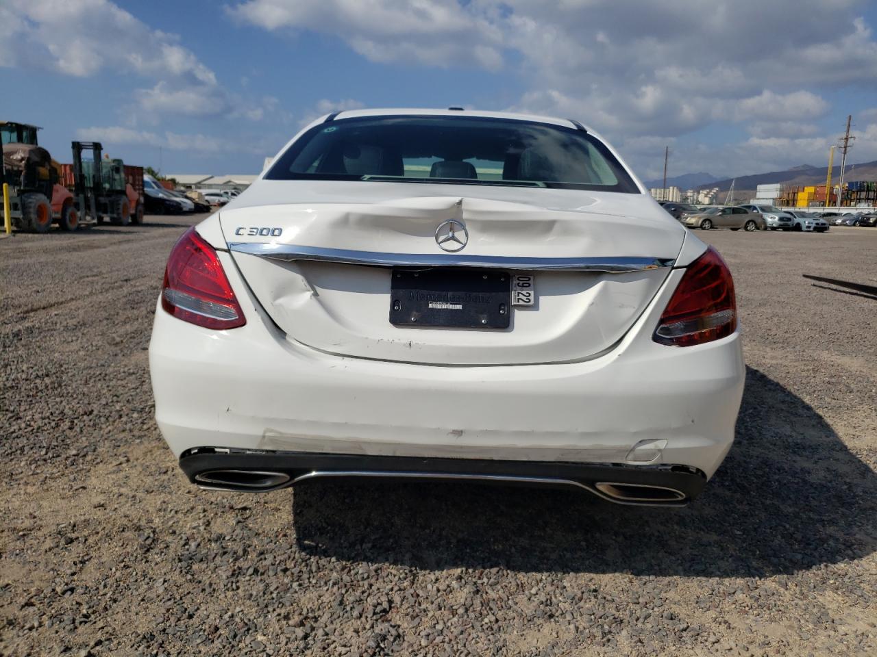 2015 Mercedes-benz C 300 White vin: 55SWF4JB7FU087131