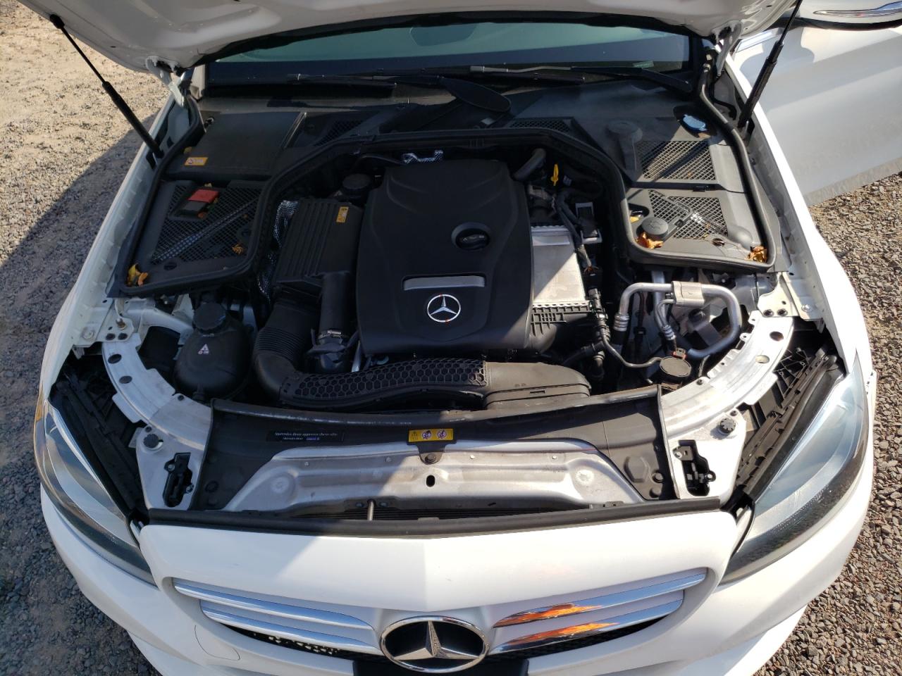 2015 Mercedes-benz C 300 White vin: 55SWF4JB7FU087131