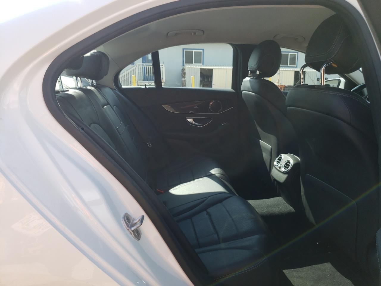 2015 Mercedes-benz C 300 White vin: 55SWF4JB7FU087131