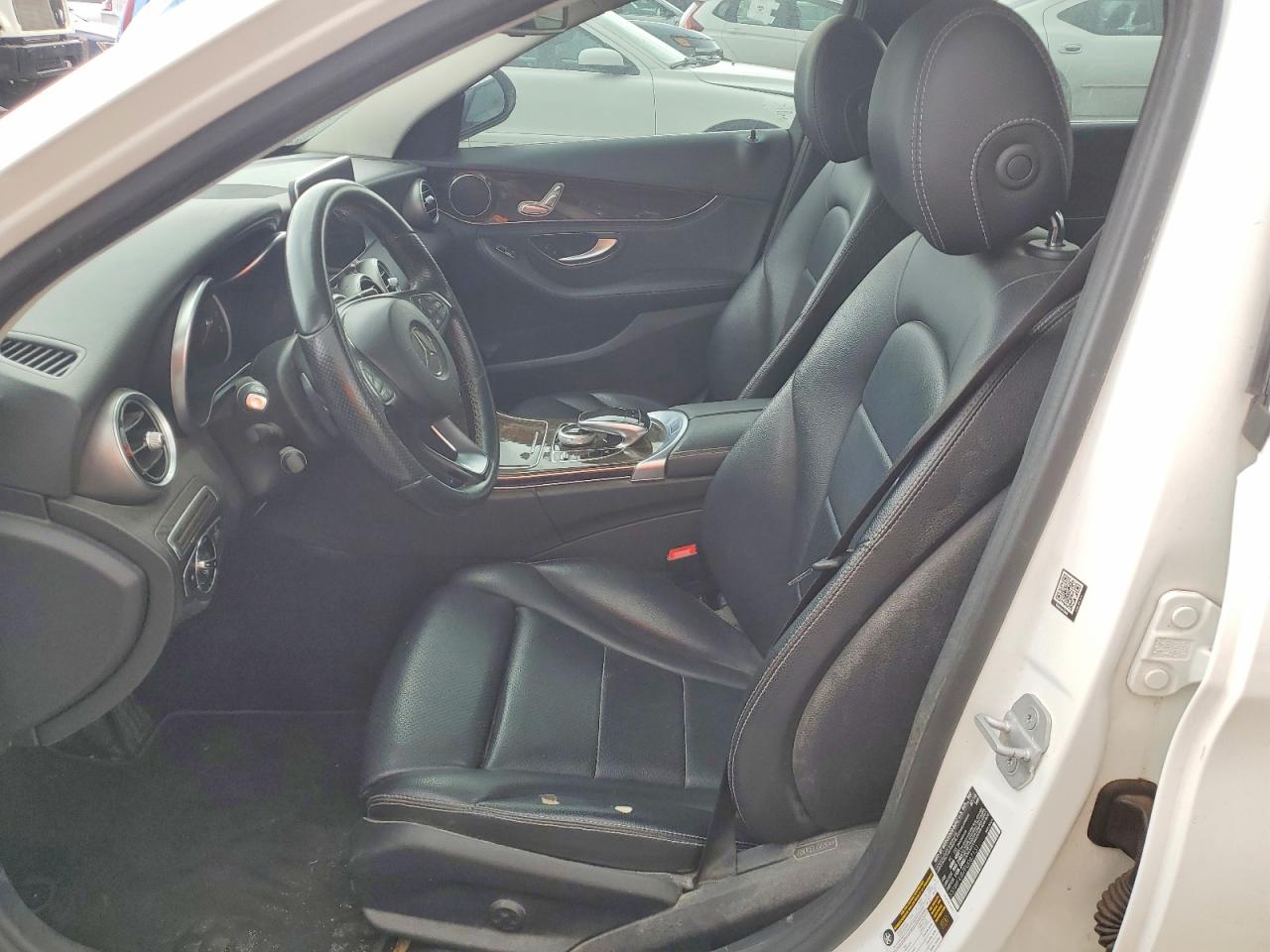 2015 Mercedes-benz C 300 White vin: 55SWF4JB7FU087131