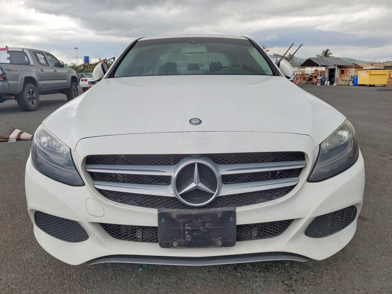 2015 Mercedes-benz C 300 White vin: 55SWF4JB7FU087131