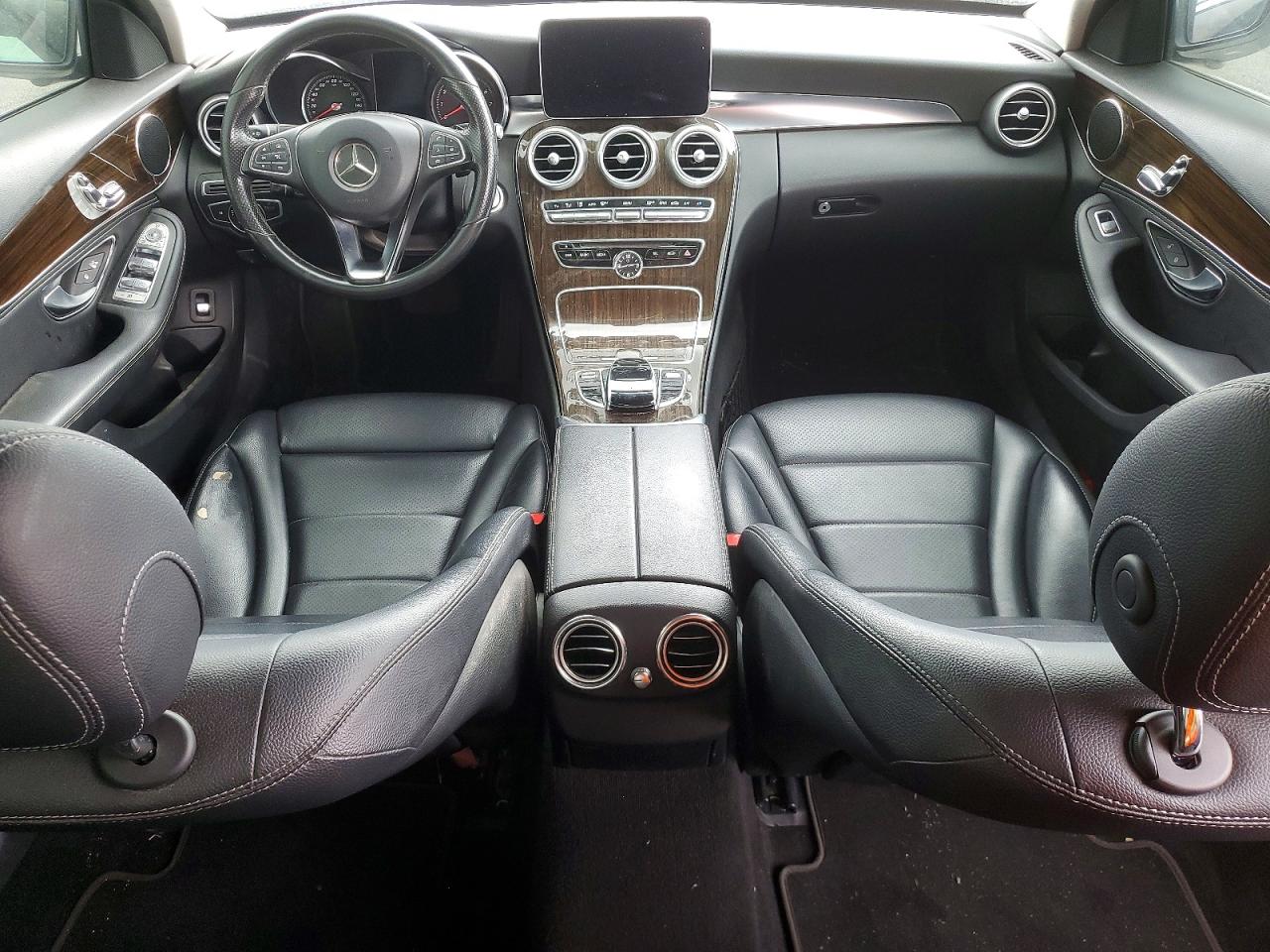 2015 Mercedes-benz C 300 White vin: 55SWF4JB7FU087131
