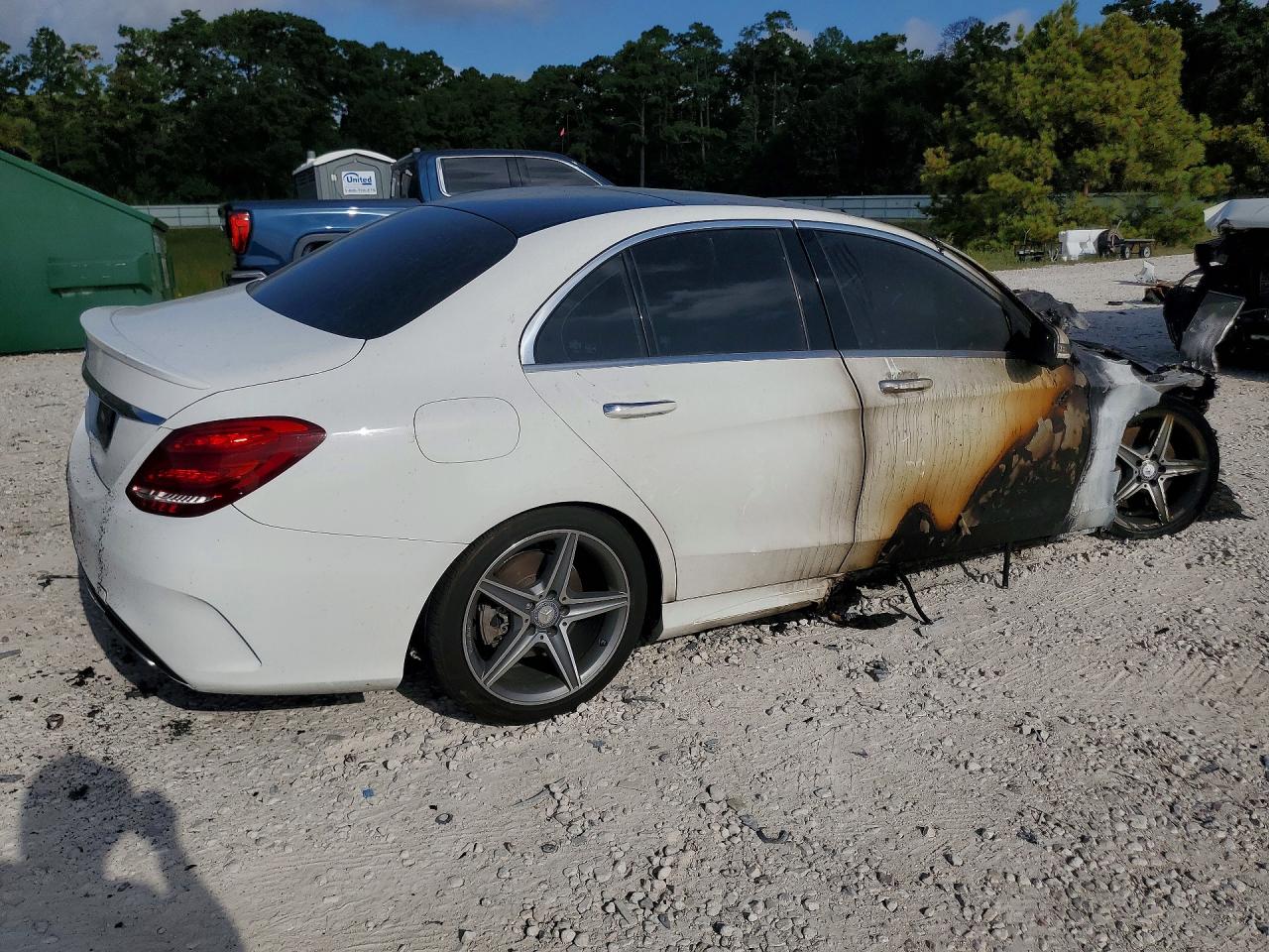 2015 Mercedes-benz C 300 Белый vin: 55SWF4JB7FU089638