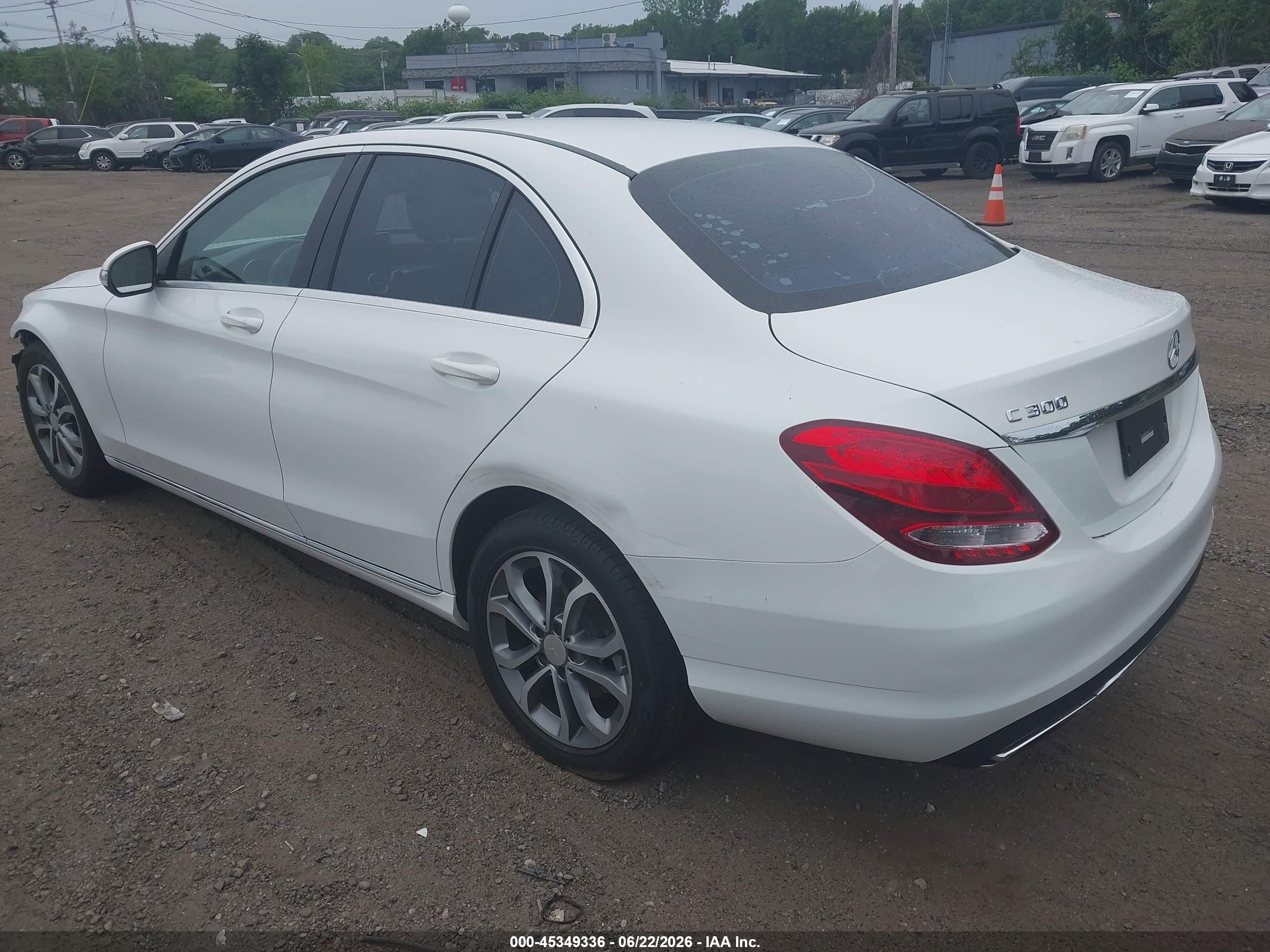 2015 Mercedes-benz C 300   White vin: 55SWF4JB8FU053652