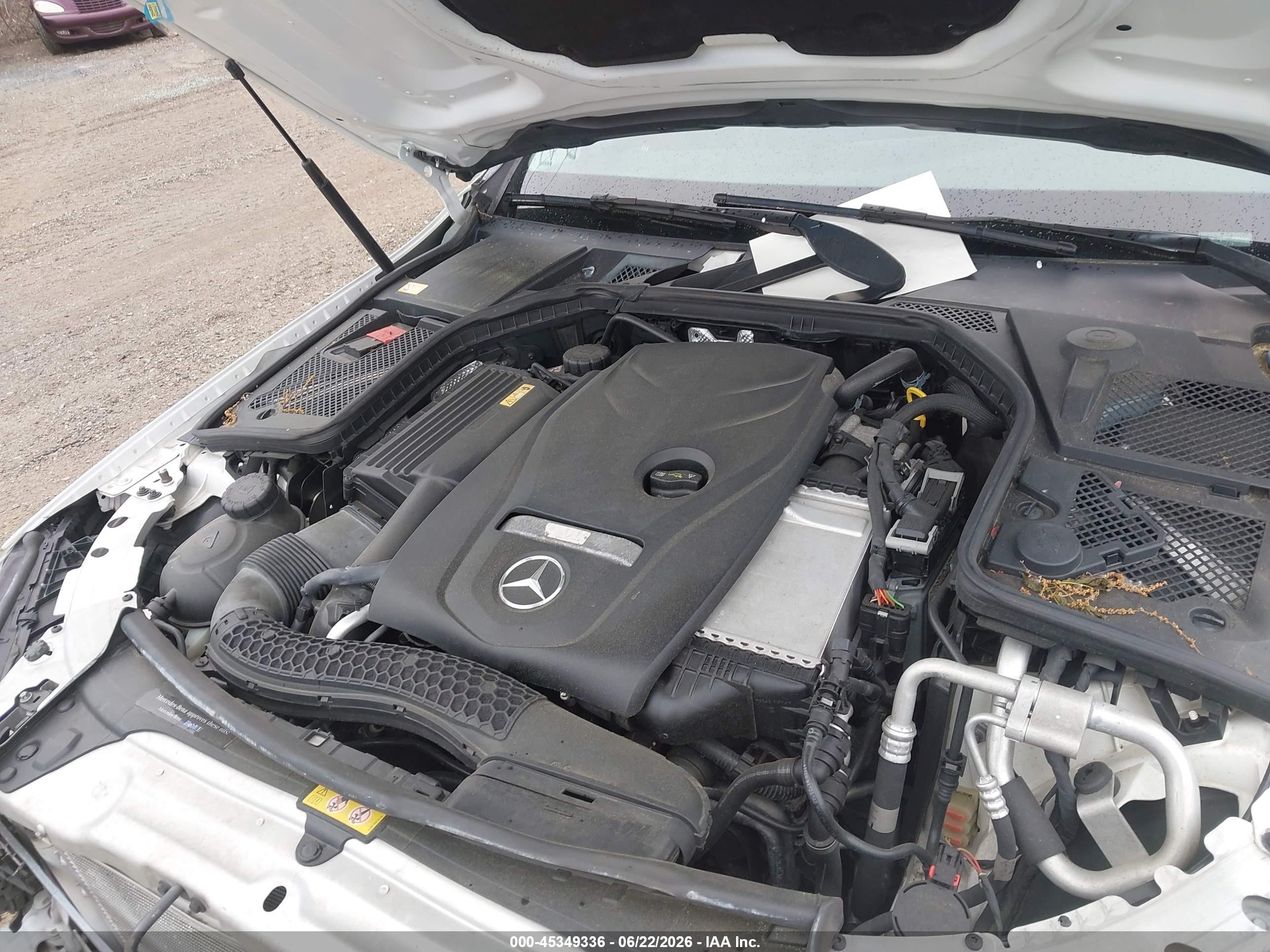 2015 Mercedes-benz C 300   White vin: 55SWF4JB8FU053652