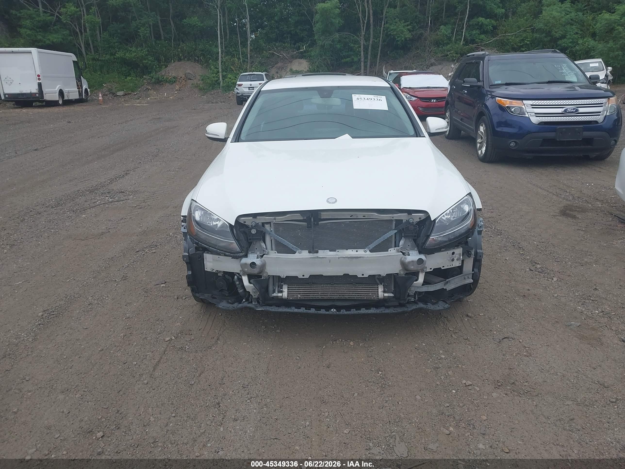 2015 Mercedes-benz C 300   White vin: 55SWF4JB8FU053652