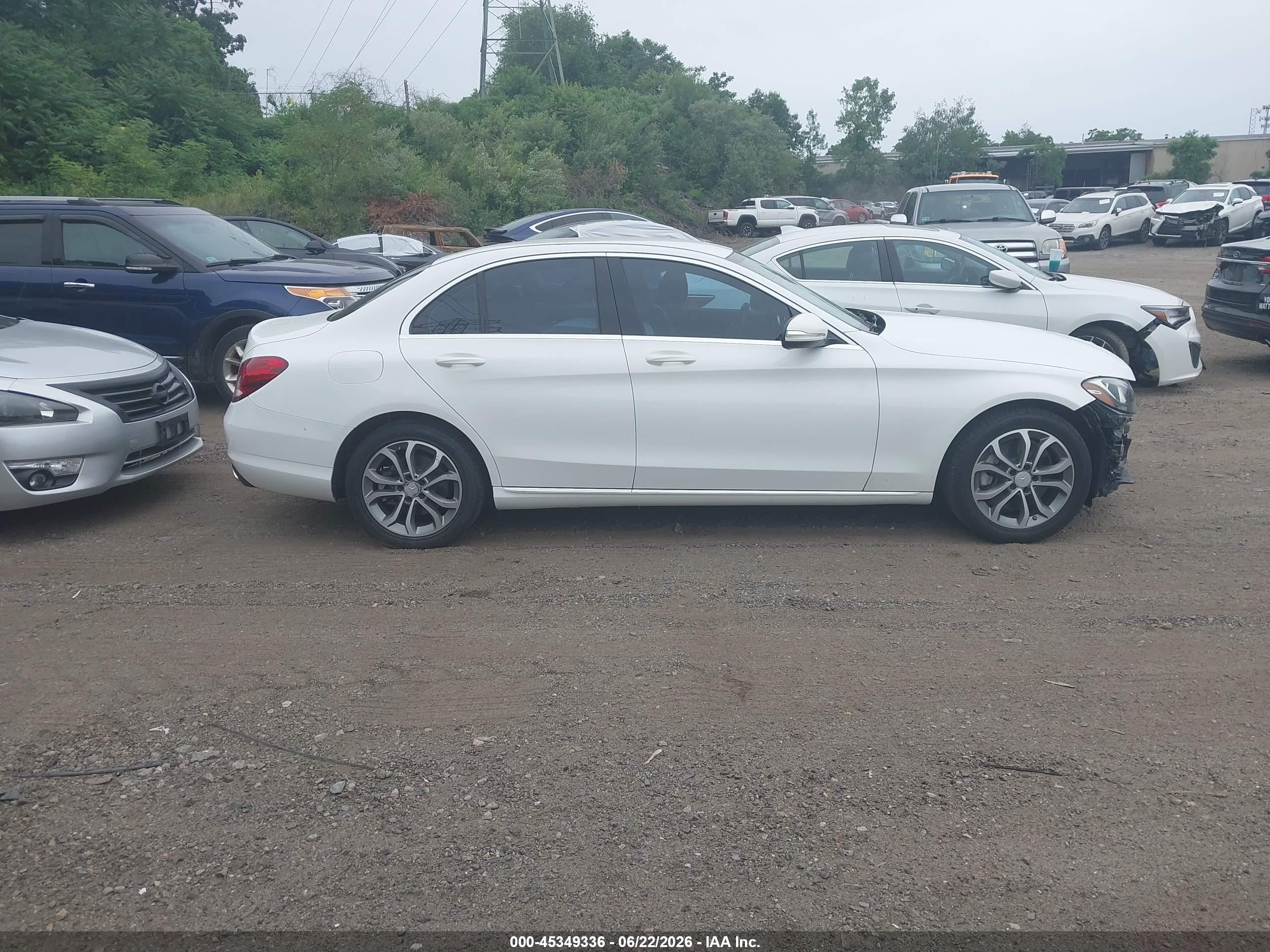 2015 Mercedes-benz C 300   White vin: 55SWF4JB8FU053652