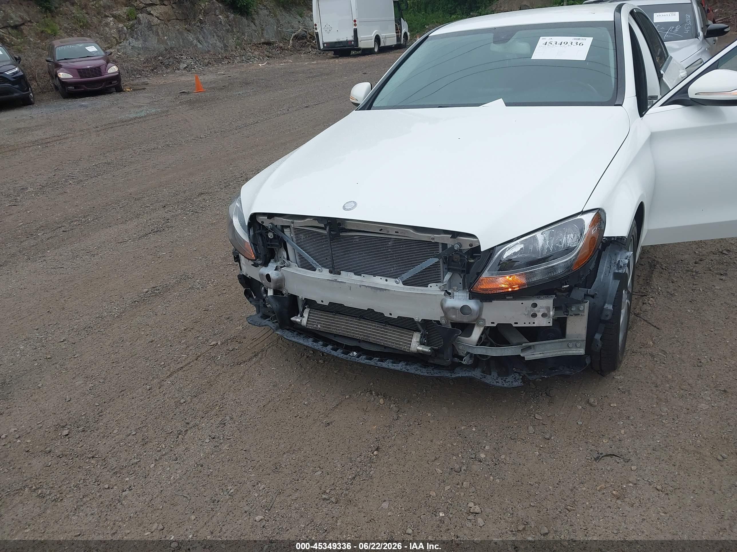 2015 Mercedes-benz C 300   White vin: 55SWF4JB8FU053652
