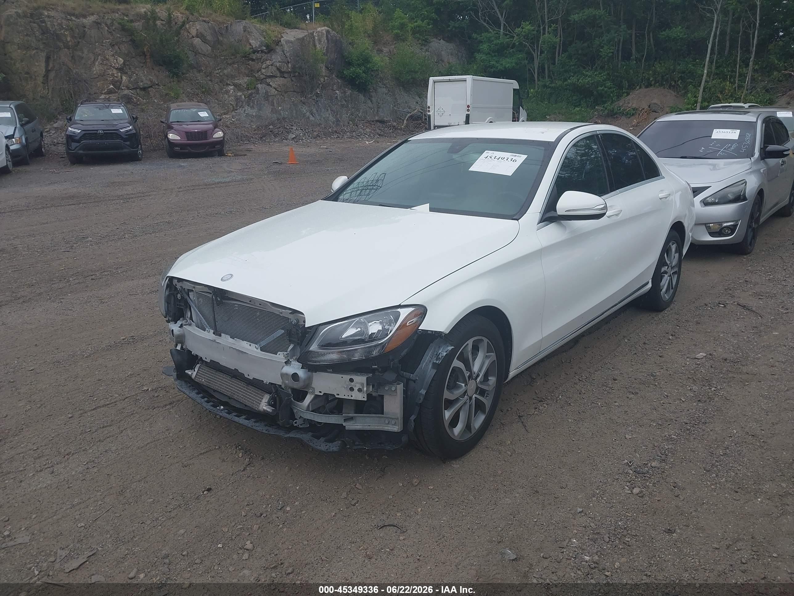 2015 Mercedes-benz C 300   White vin: 55SWF4JB8FU053652