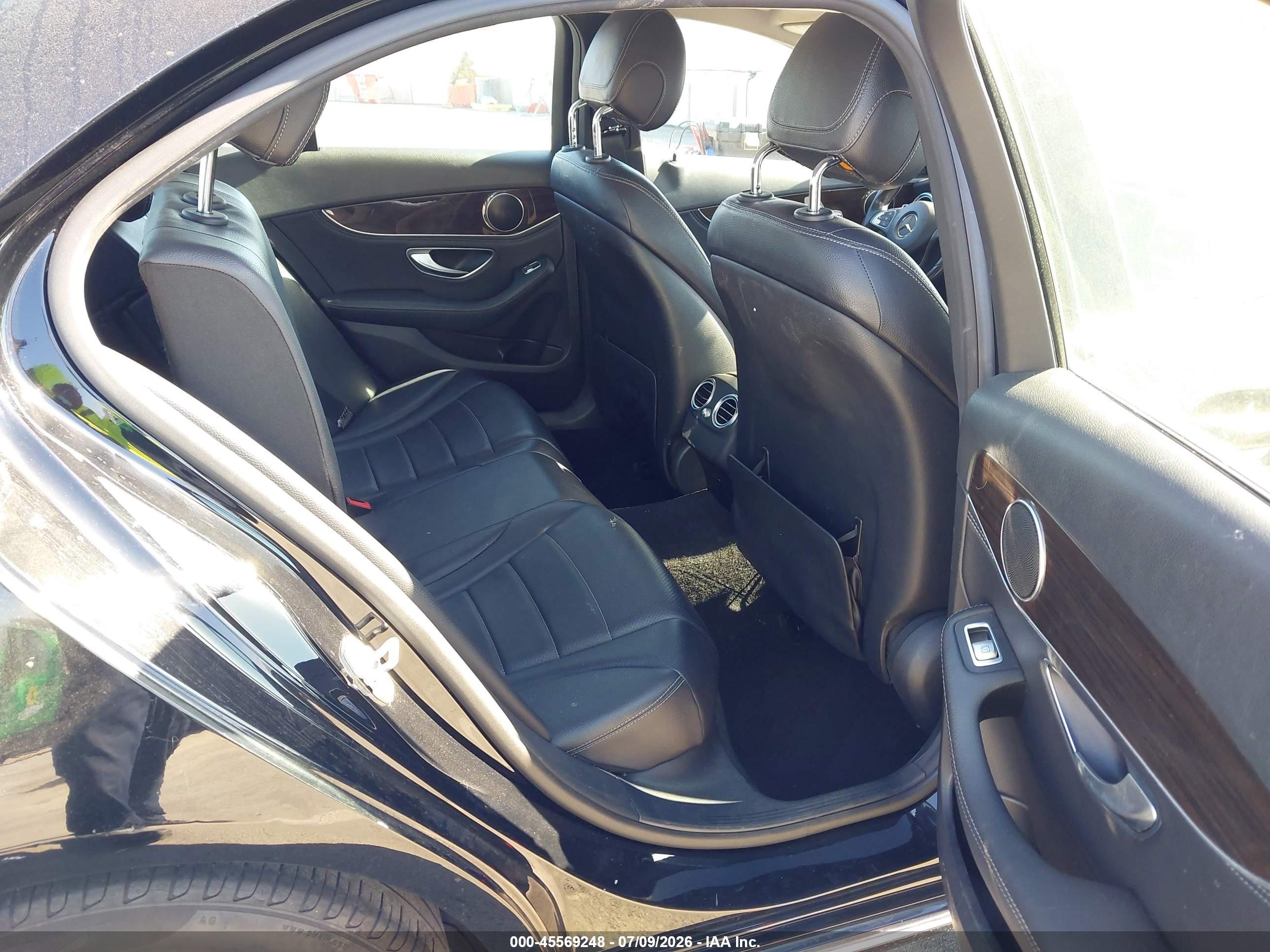 2015 Mercedes-benz C 300   Black vin: 55SWF4JB8FU072735