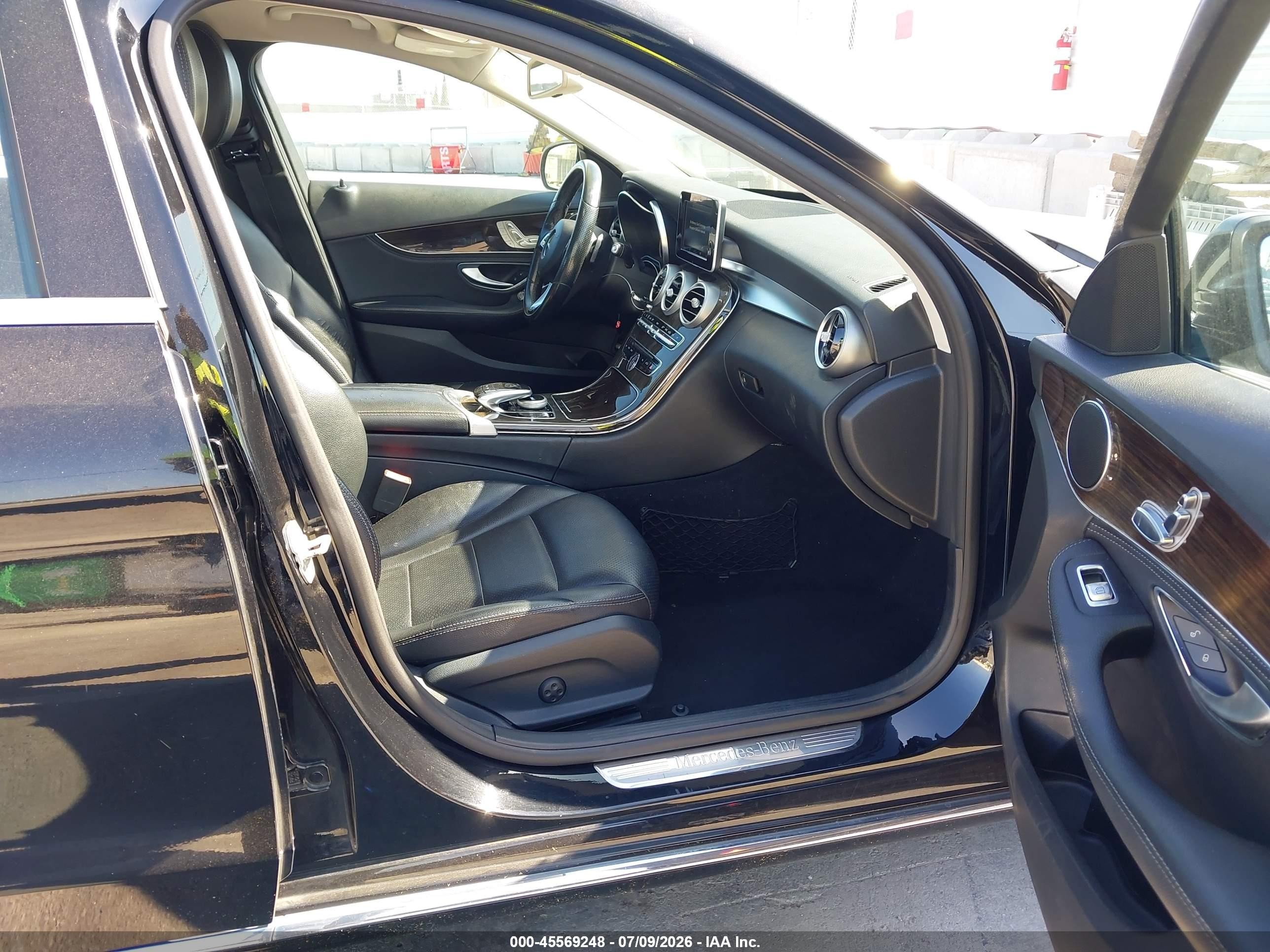 2015 Mercedes-benz C 300   Black vin: 55SWF4JB8FU072735