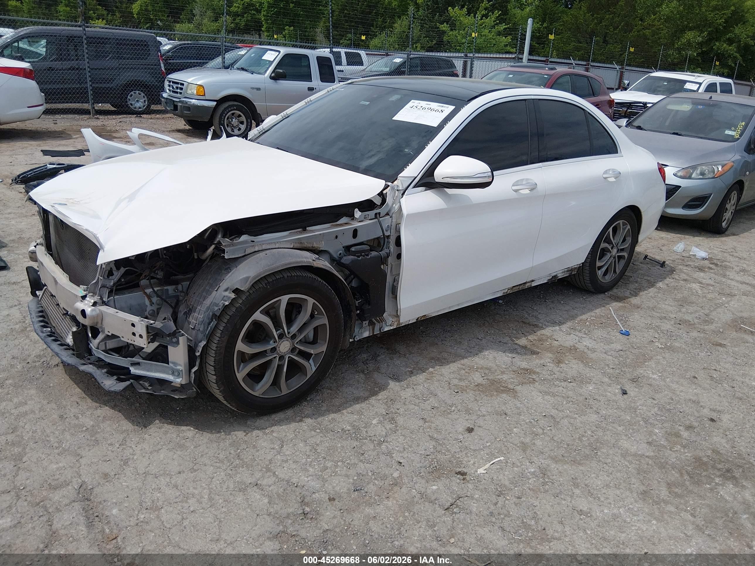 2015 Mercedes-benz C 300   White vin: 55SWF4JB8FU077515
