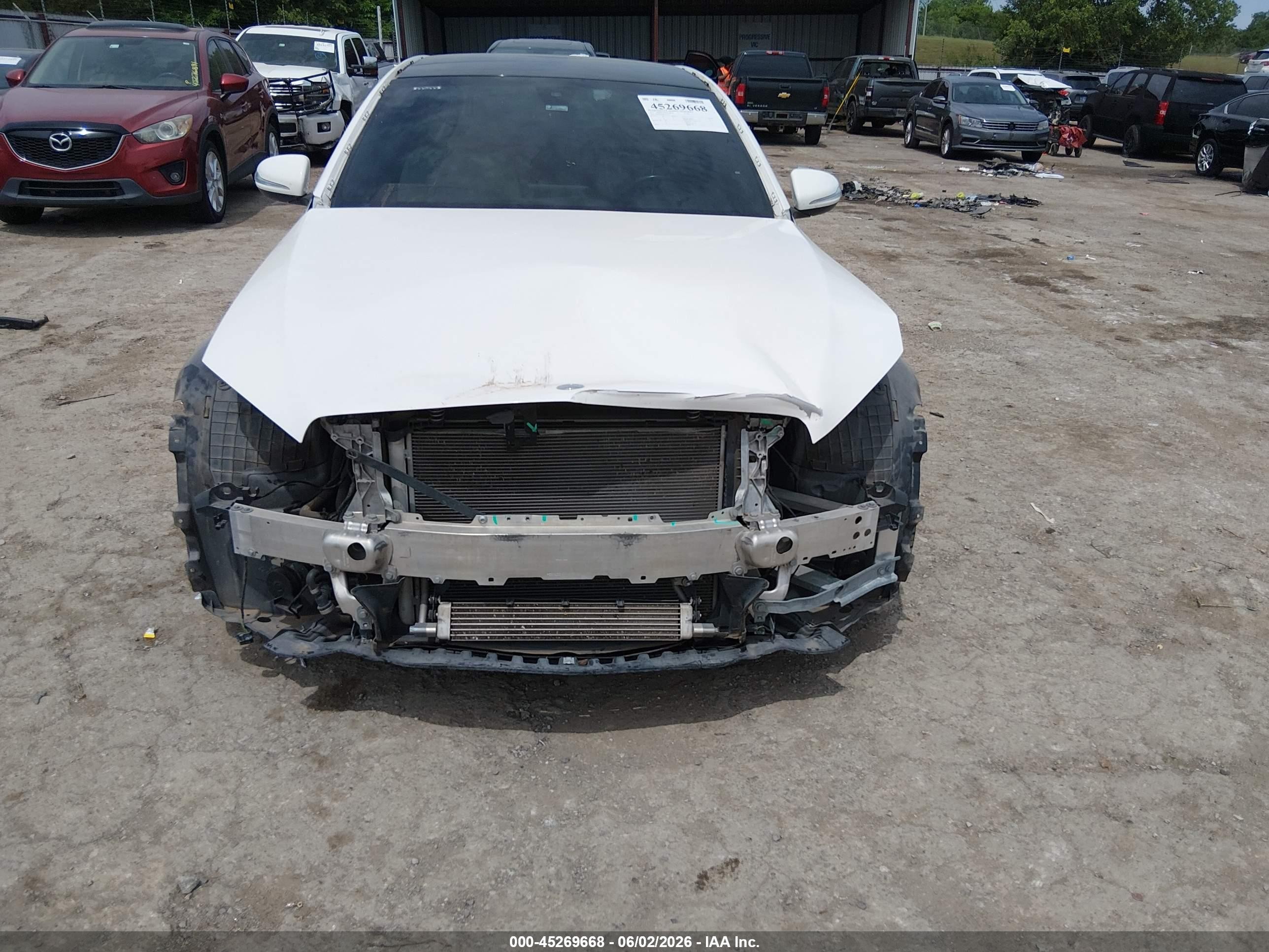 2015 Mercedes-benz C 300   White vin: 55SWF4JB8FU077515
