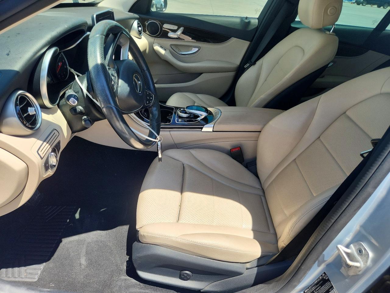 2016 Mercedes-benz C 300 White vin: 55SWF4JB8GU130991
