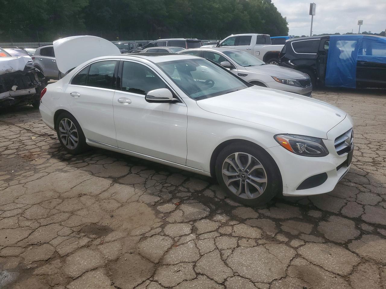 2018 Mercedes-benz C 300 White vin: 55SWF4JB8JU238499