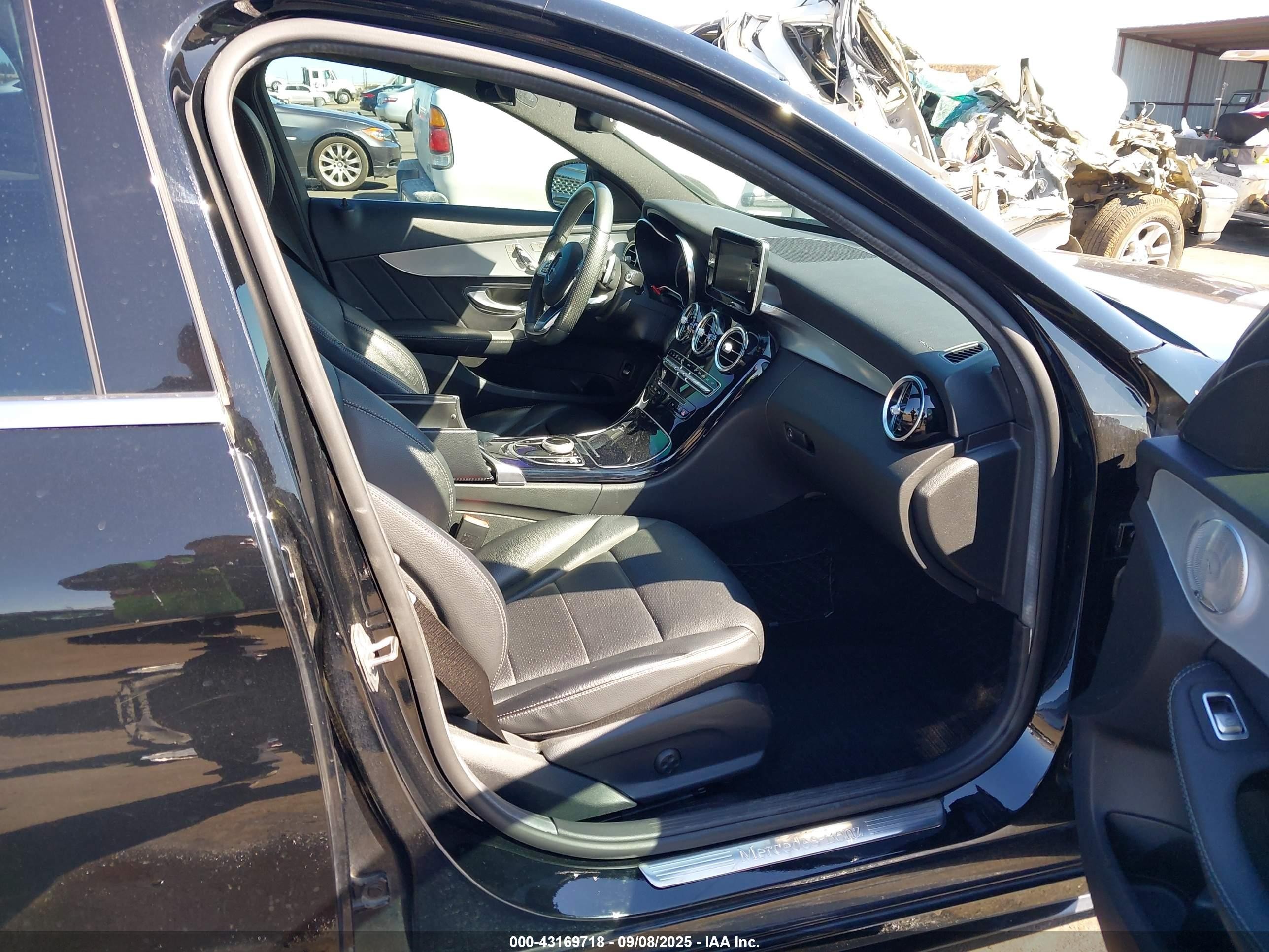 2018 Mercedes-benz C 300 Black vin: 55SWF4JB8JU244206