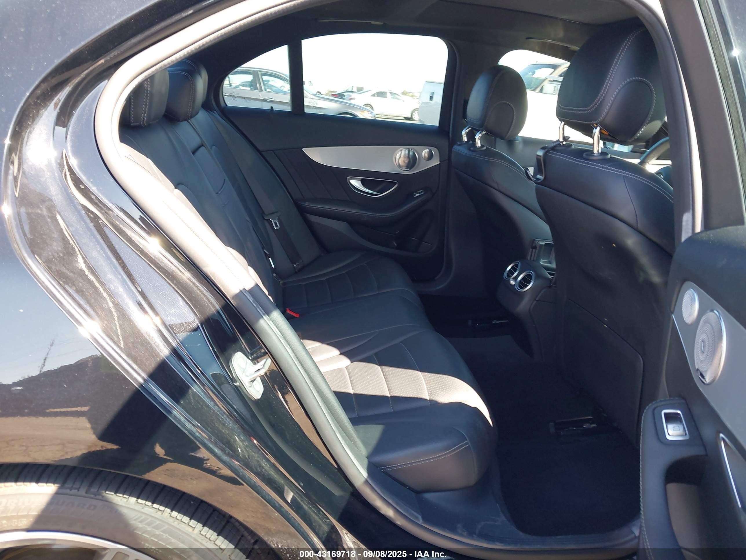 2018 Mercedes-benz C 300 Black vin: 55SWF4JB8JU244206