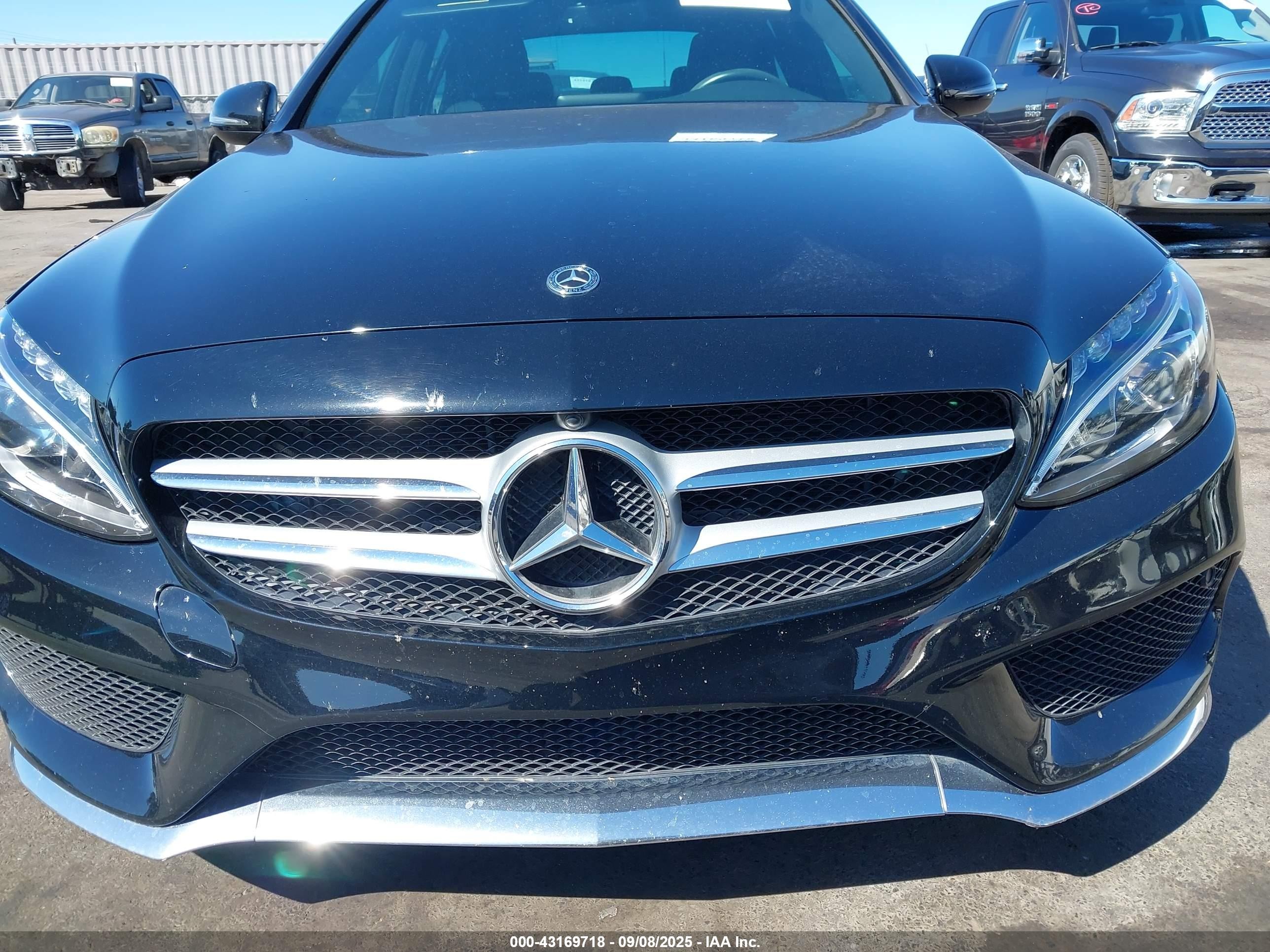 2018 Mercedes-benz C 300 Black vin: 55SWF4JB8JU244206