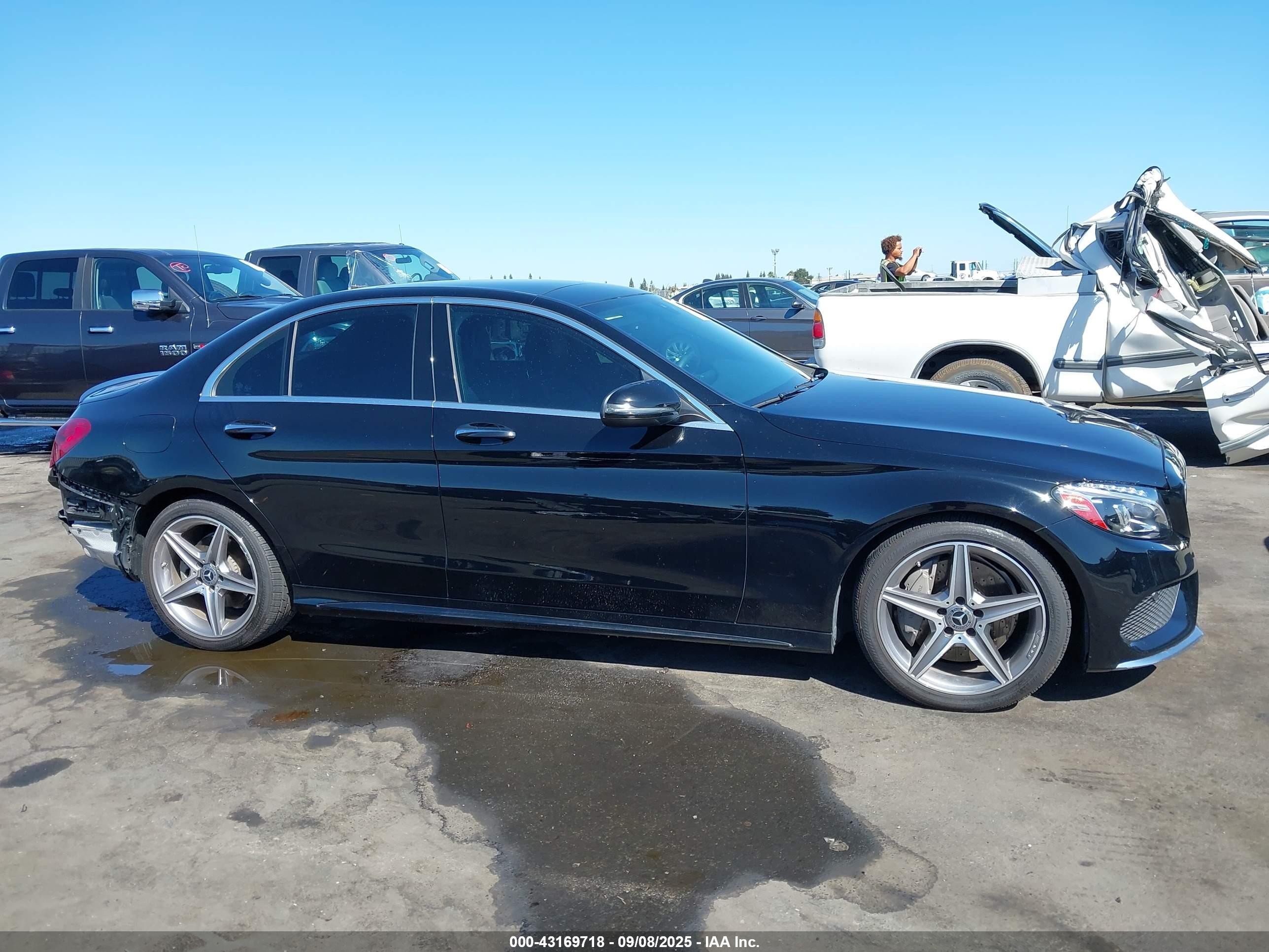 2018 Mercedes-benz C 300 Black vin: 55SWF4JB8JU244206
