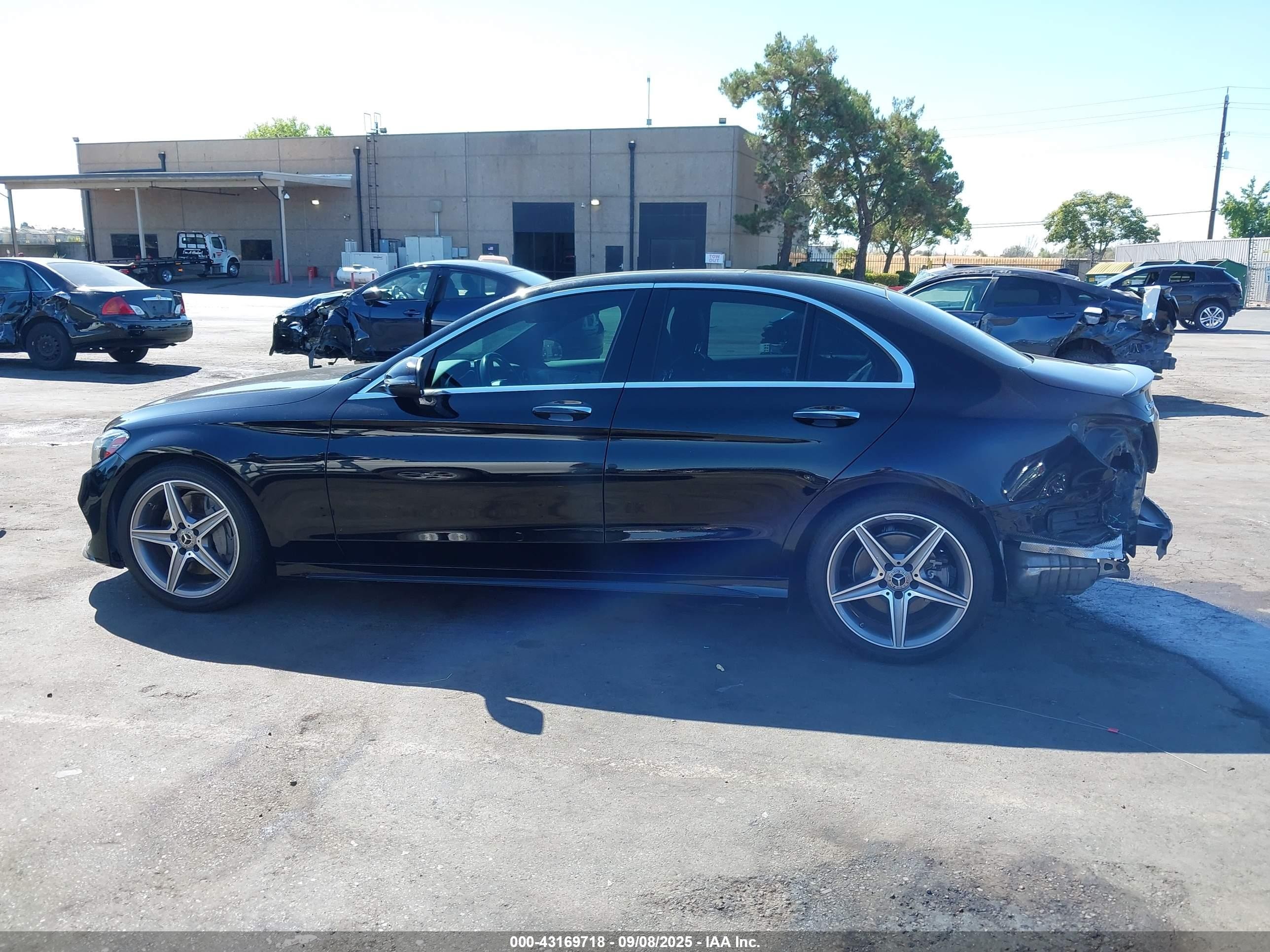 2018 Mercedes-benz C 300 Black vin: 55SWF4JB8JU244206
