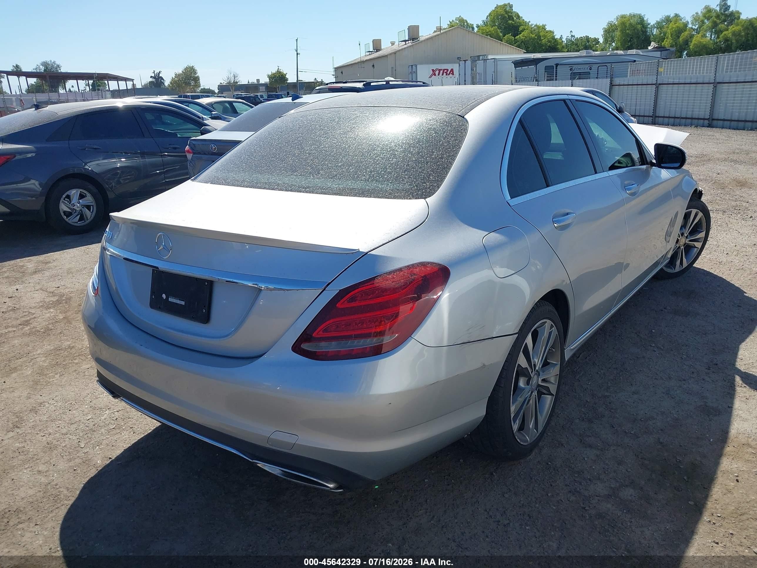2015 Mercedes-benz C 300   Silver vin: 55SWF4JB9FU059332