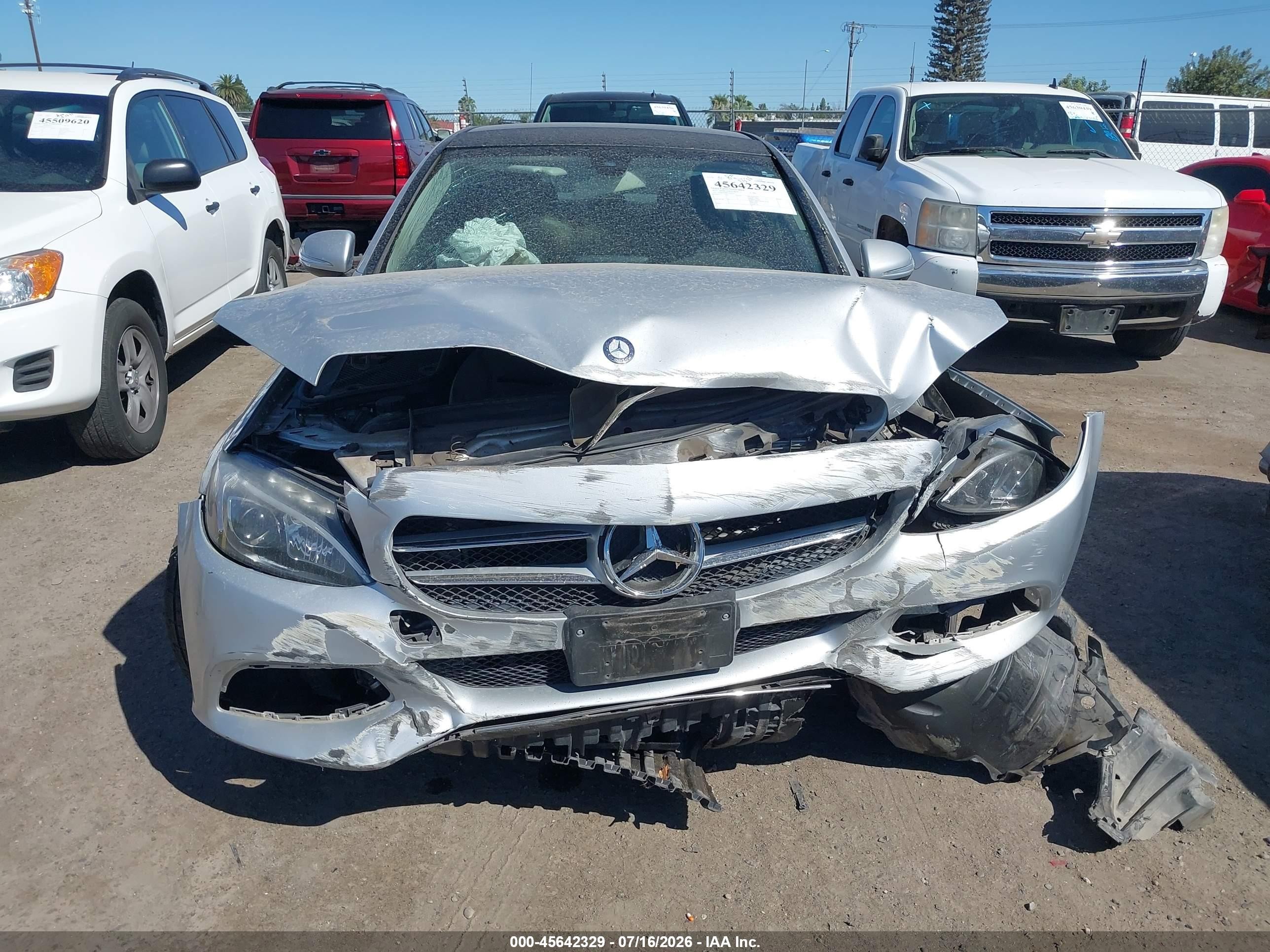 2015 Mercedes-benz C 300   Silver vin: 55SWF4JB9FU059332