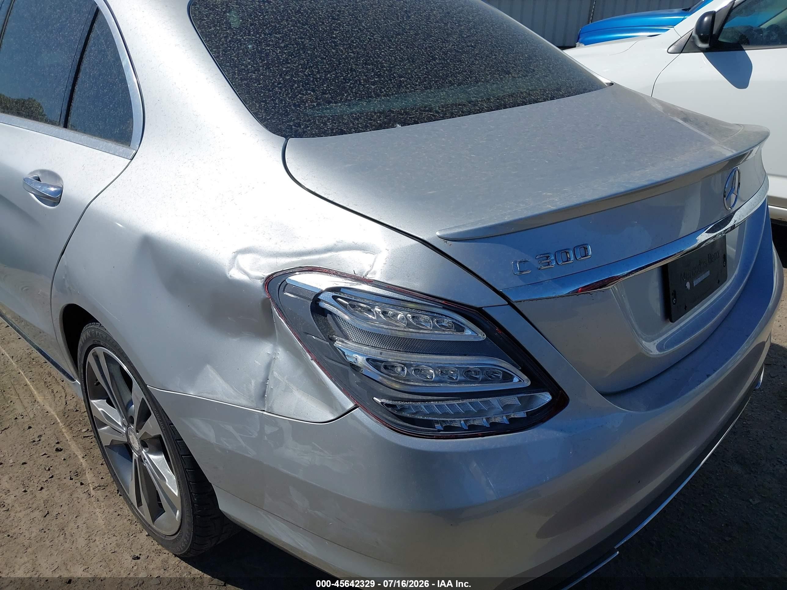 2015 Mercedes-benz C 300   Silver vin: 55SWF4JB9FU059332