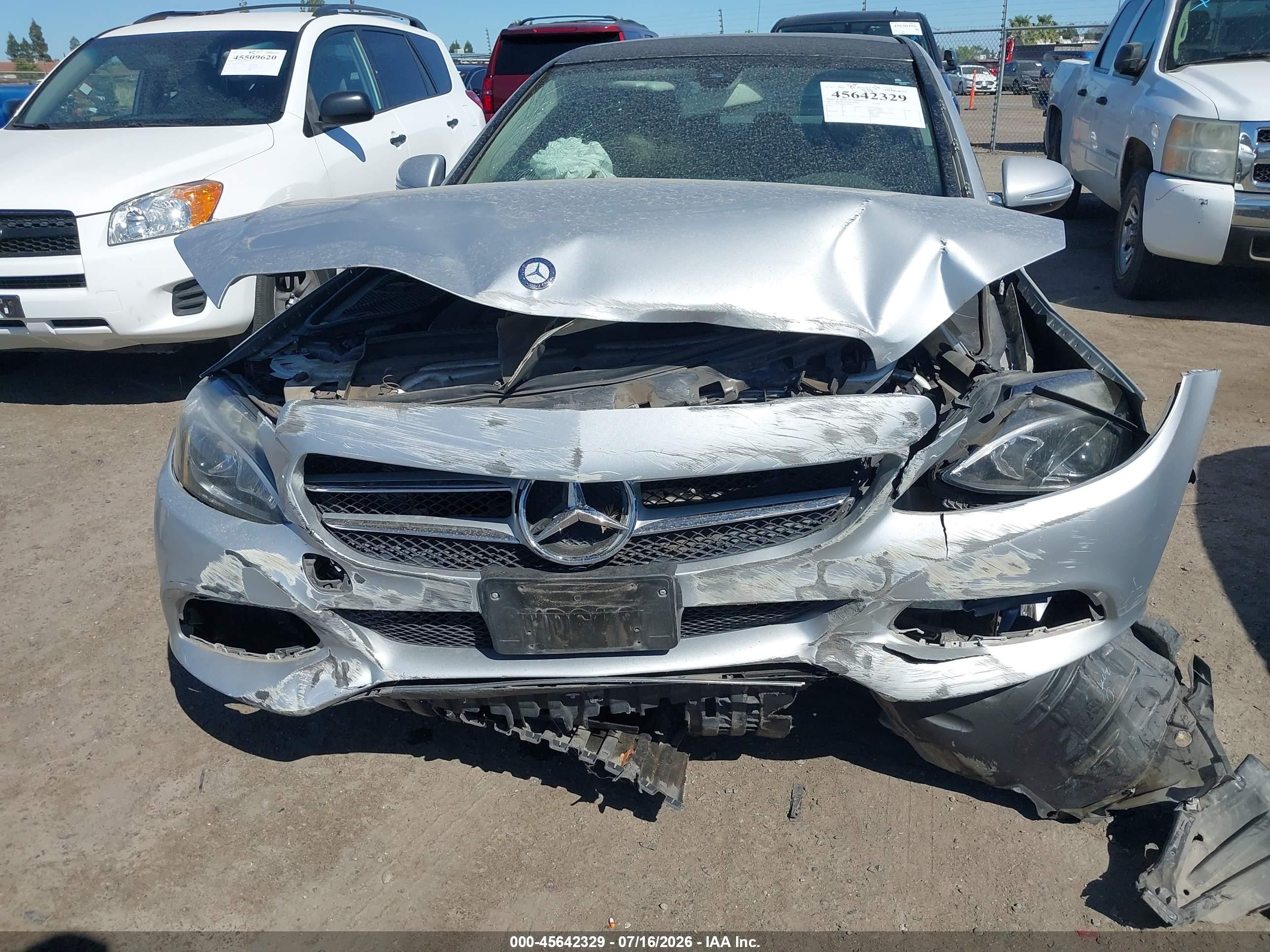 2015 Mercedes-benz C 300   Silver vin: 55SWF4JB9FU059332