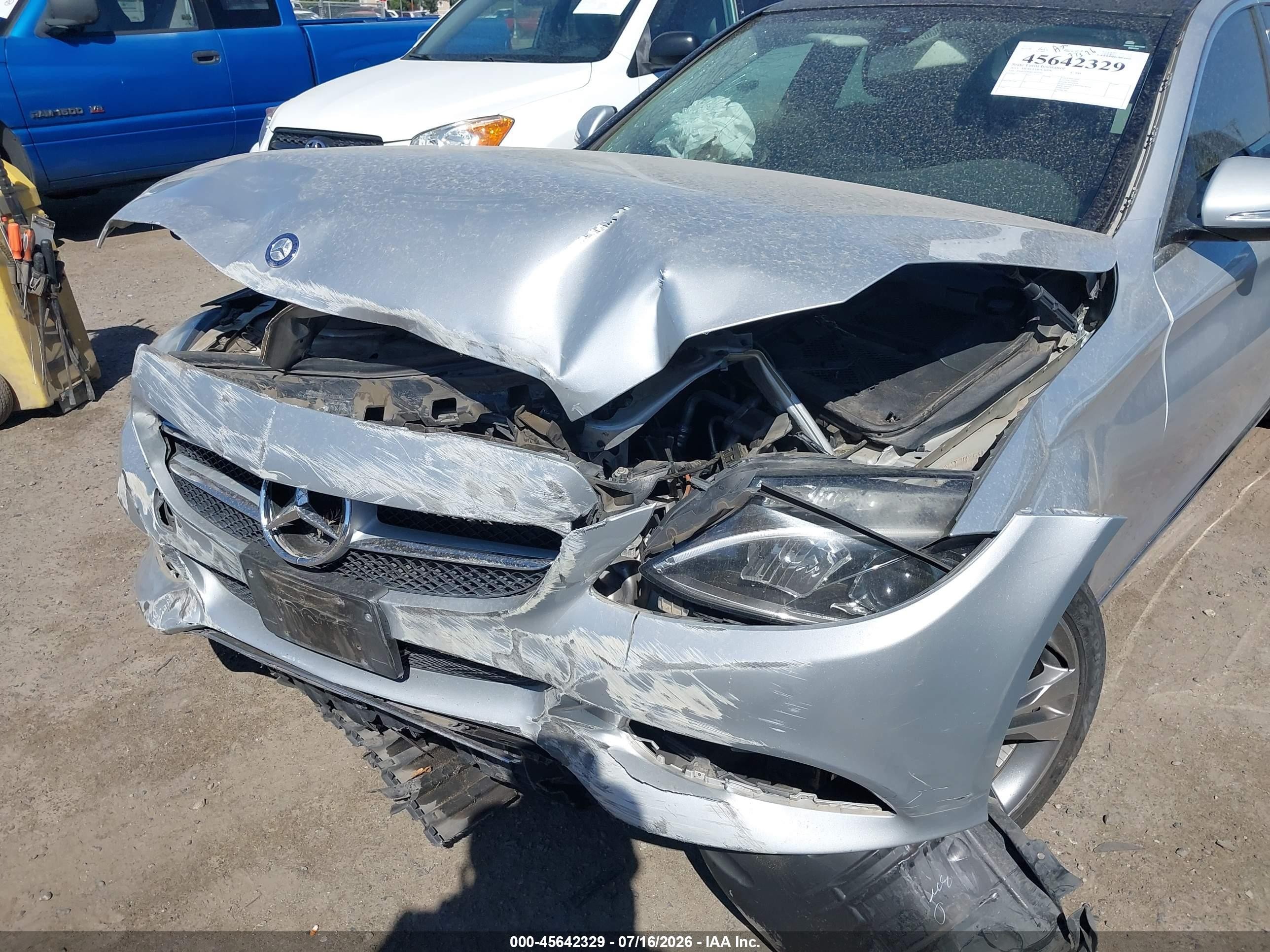 2015 Mercedes-benz C 300   Silver vin: 55SWF4JB9FU059332