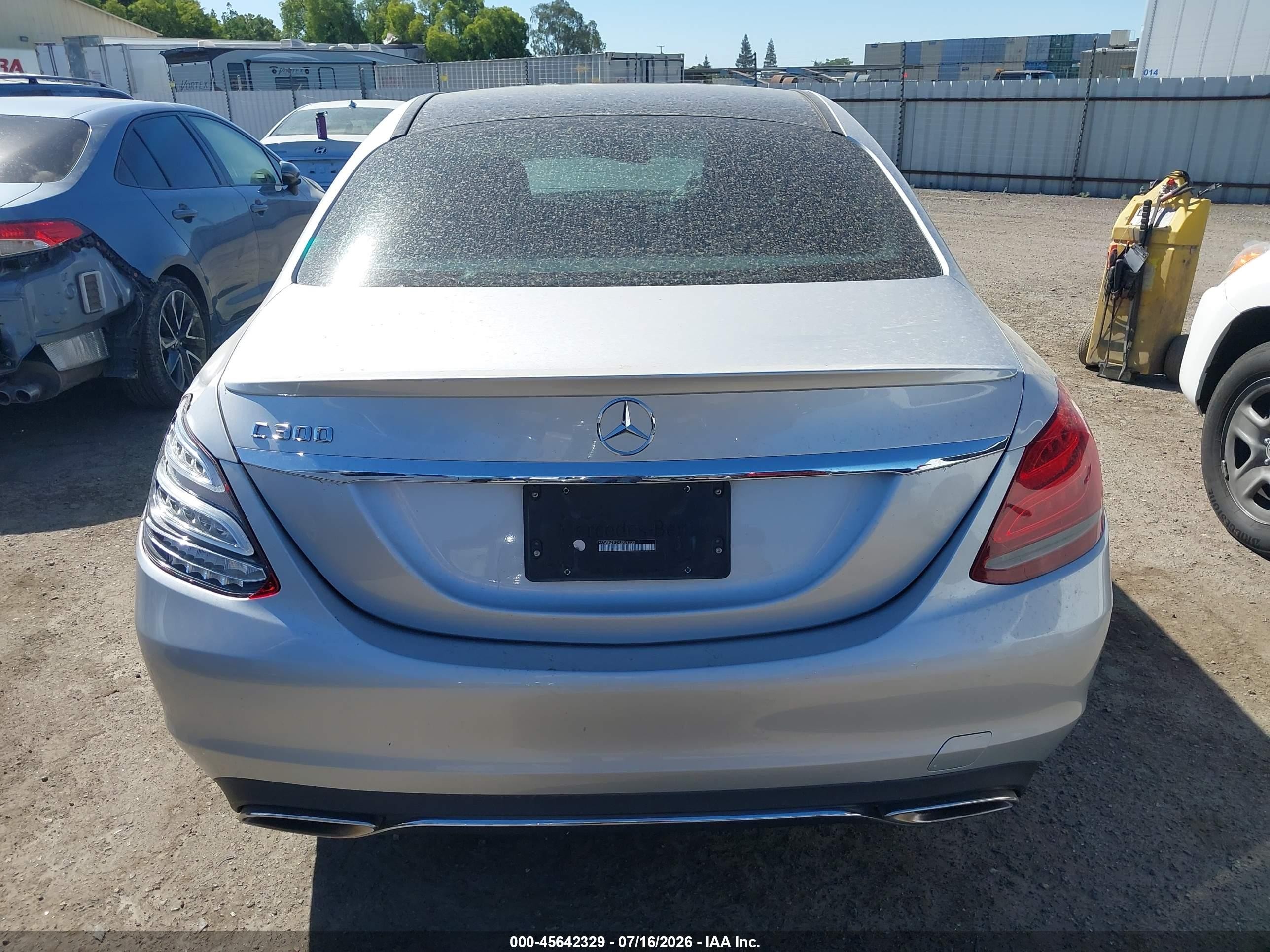 2015 Mercedes-benz C 300   Silver vin: 55SWF4JB9FU059332