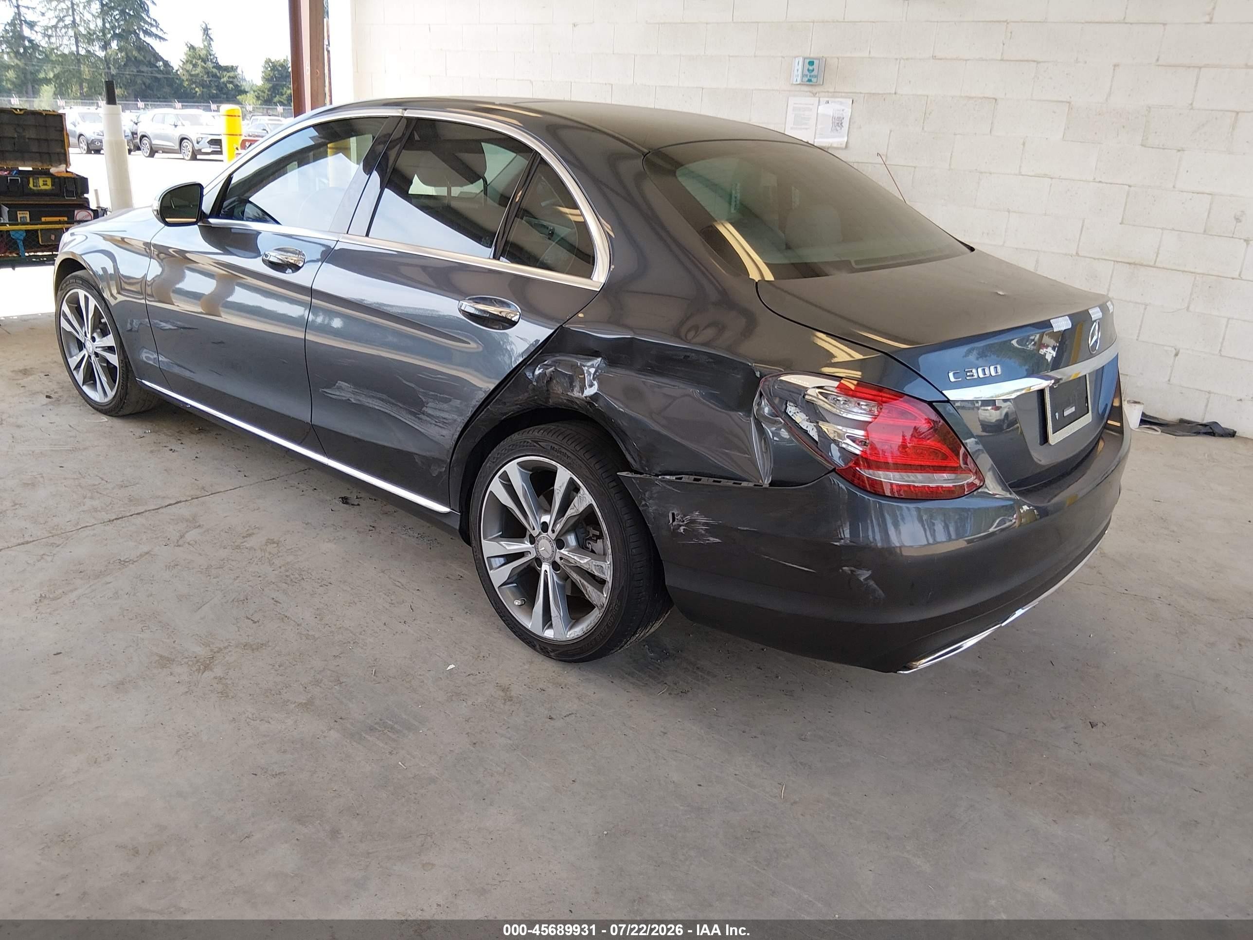 2015 Mercedes-benz C 300   Blue vin: 55SWF4JB9FU059542