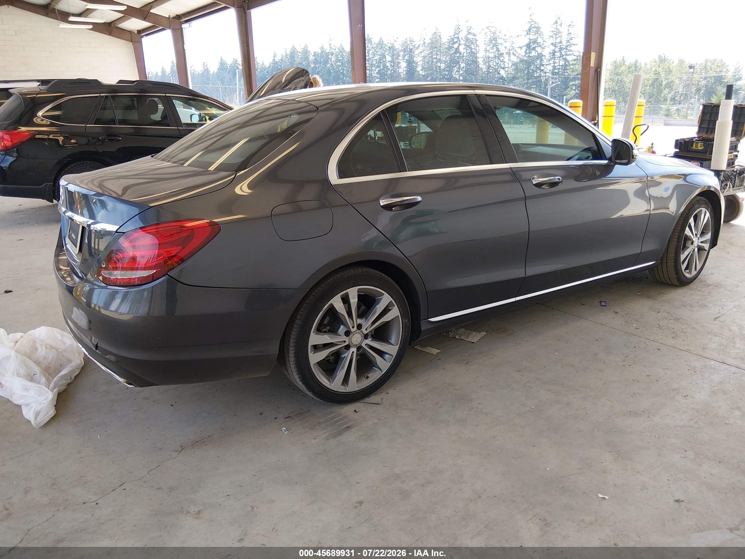 2015 Mercedes-benz C 300   Blue vin: 55SWF4JB9FU059542