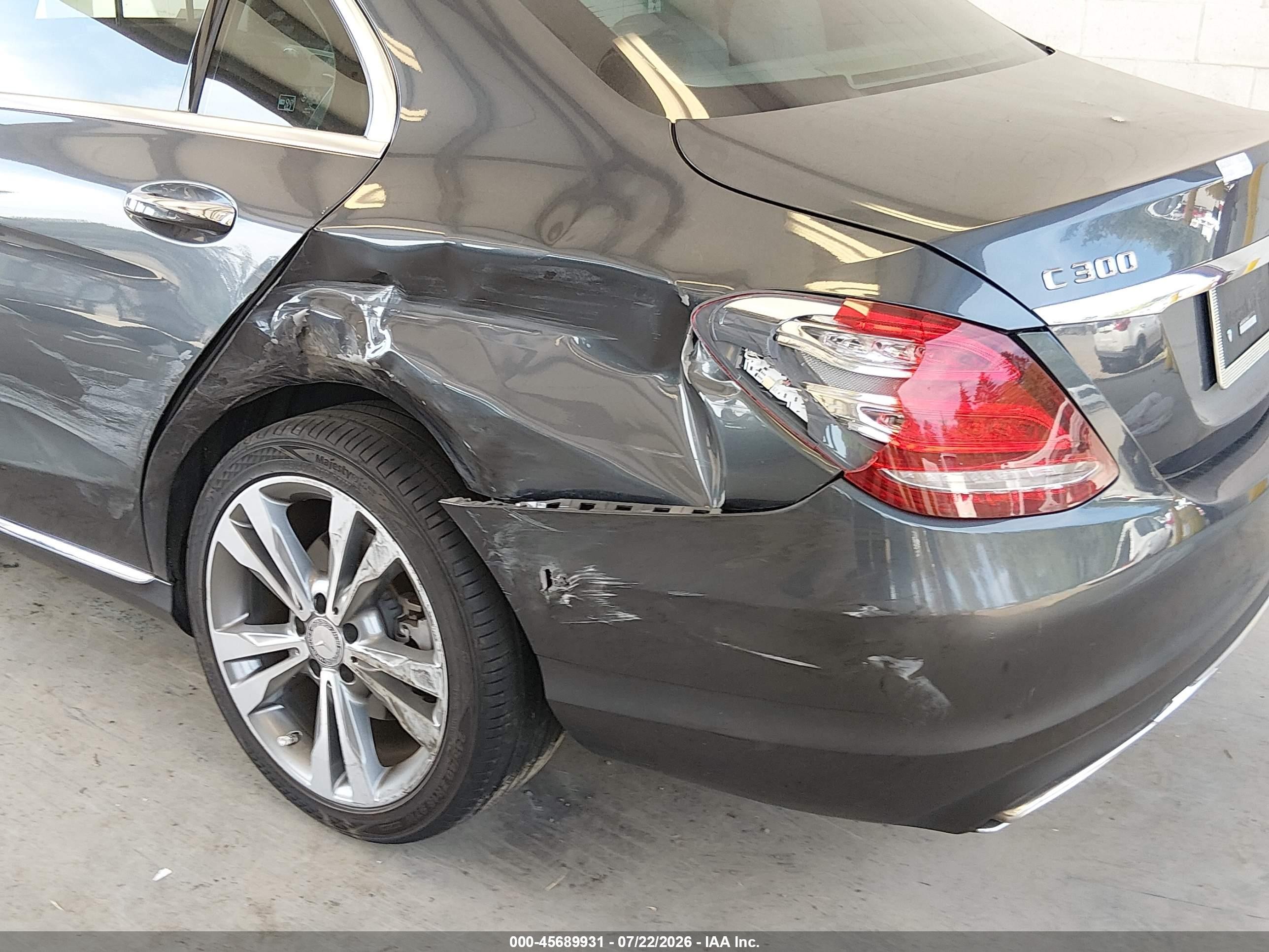 2015 Mercedes-benz C 300   Blue vin: 55SWF4JB9FU059542
