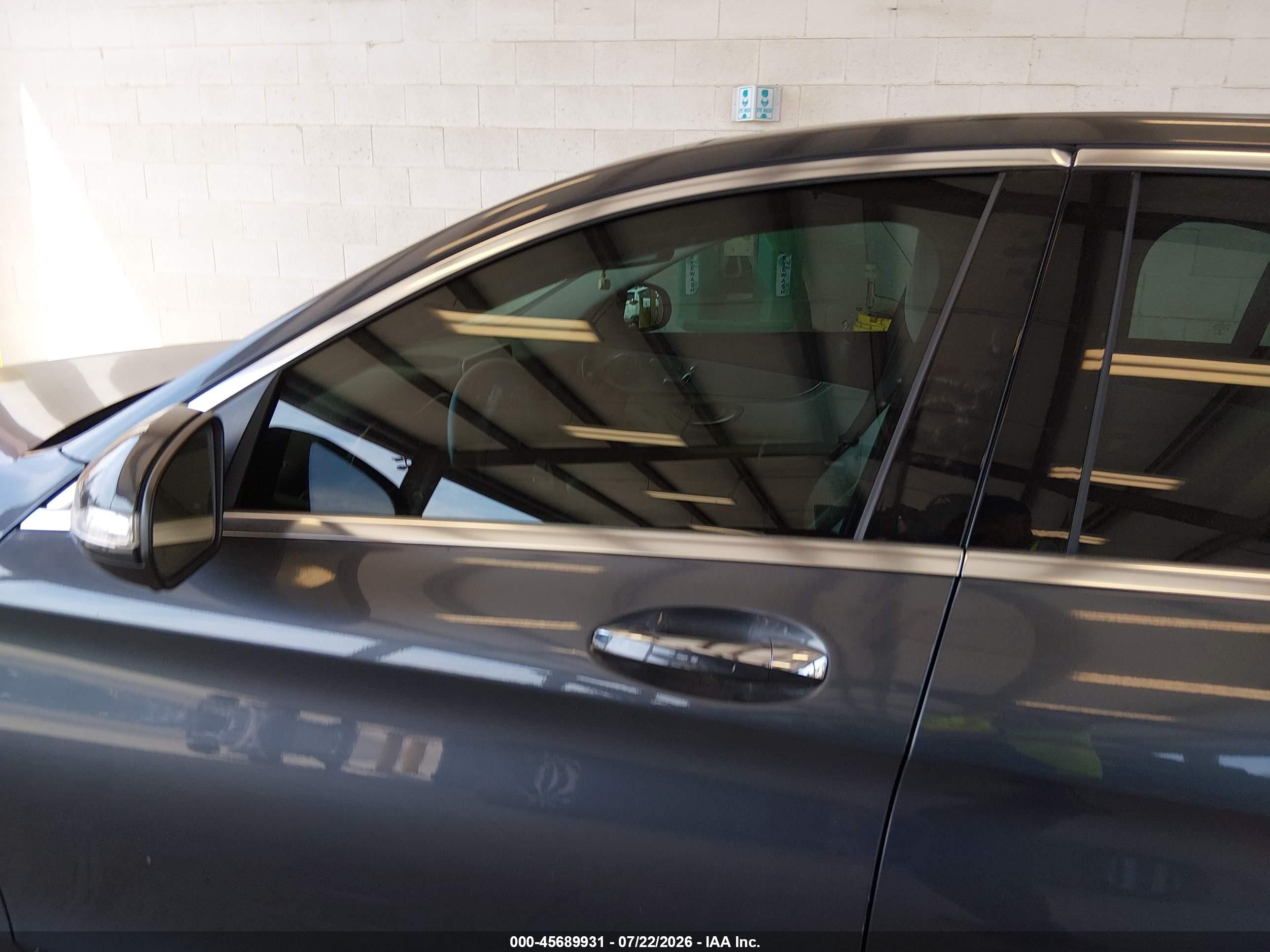2015 Mercedes-benz C 300   Blue vin: 55SWF4JB9FU059542