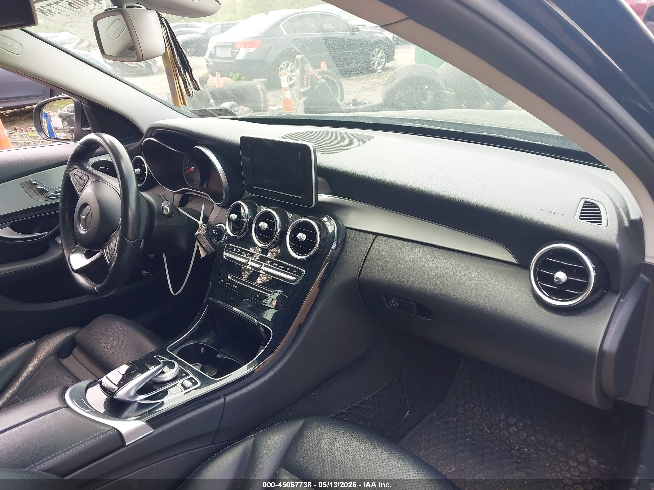 2015 Mercedes-benz C 300   Black vin: 55SWF4JB9FU065681