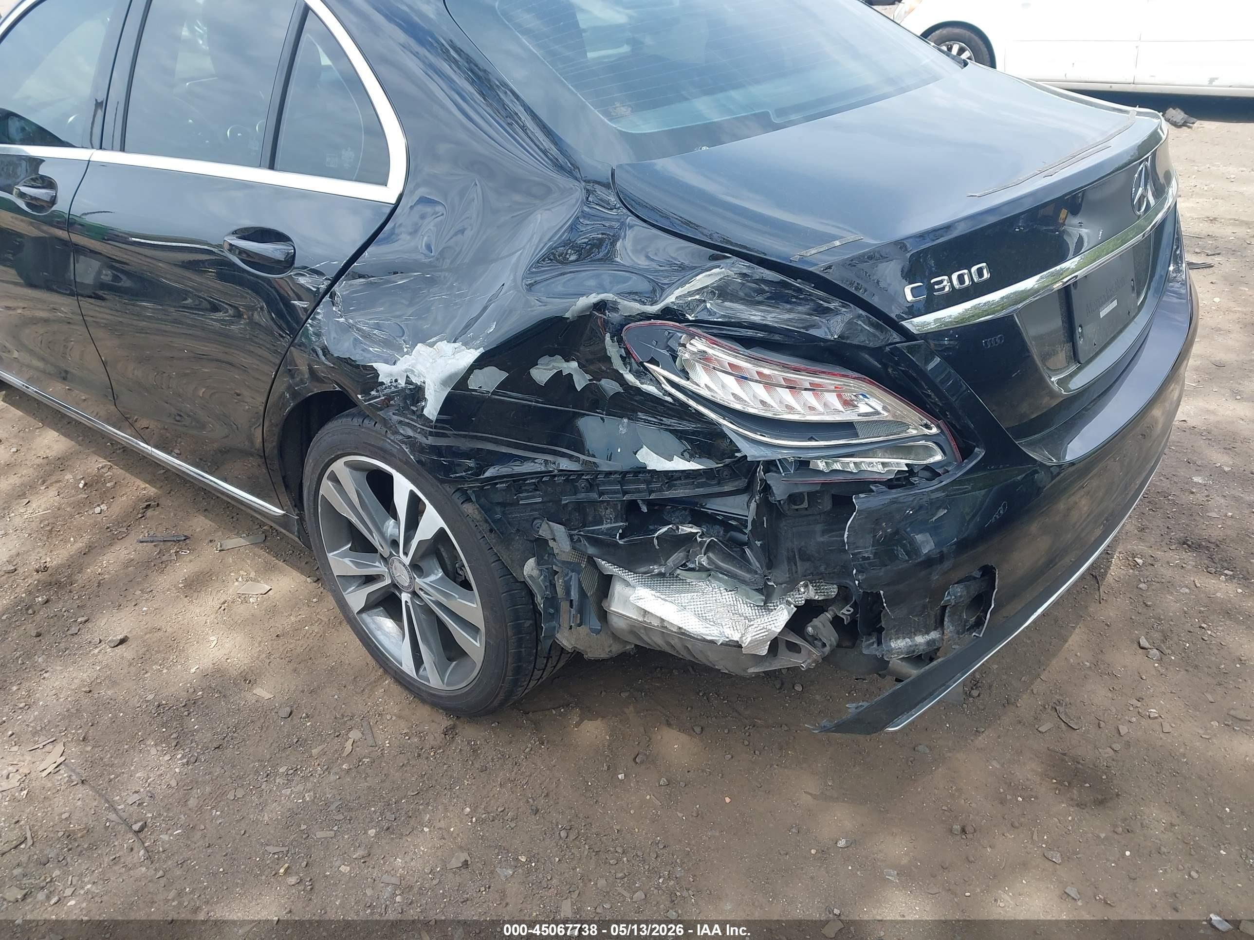 2015 Mercedes-benz C 300   Black vin: 55SWF4JB9FU065681