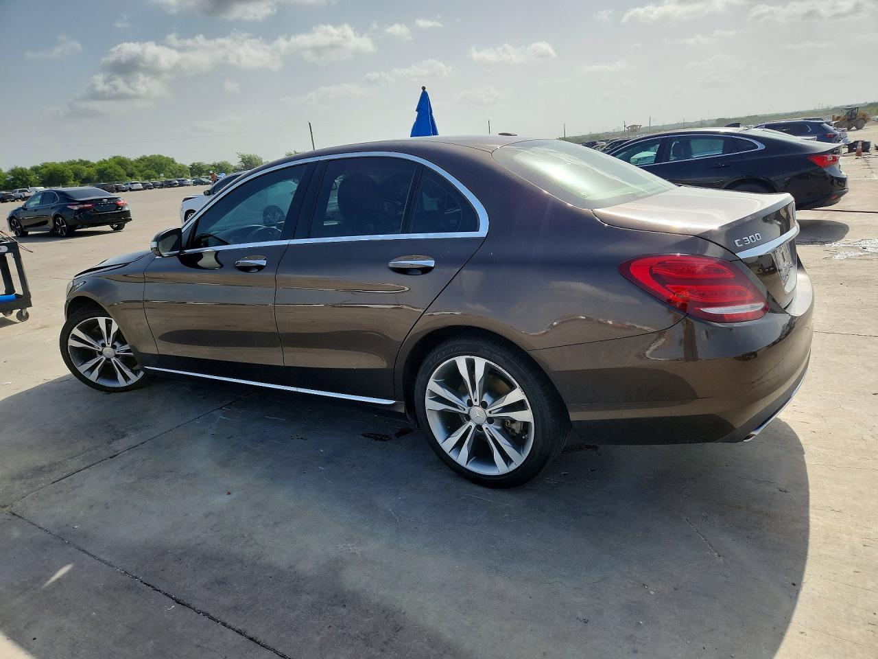 2015 Mercedes-benz C 300 Brown vin: 55SWF4JB9FU070198