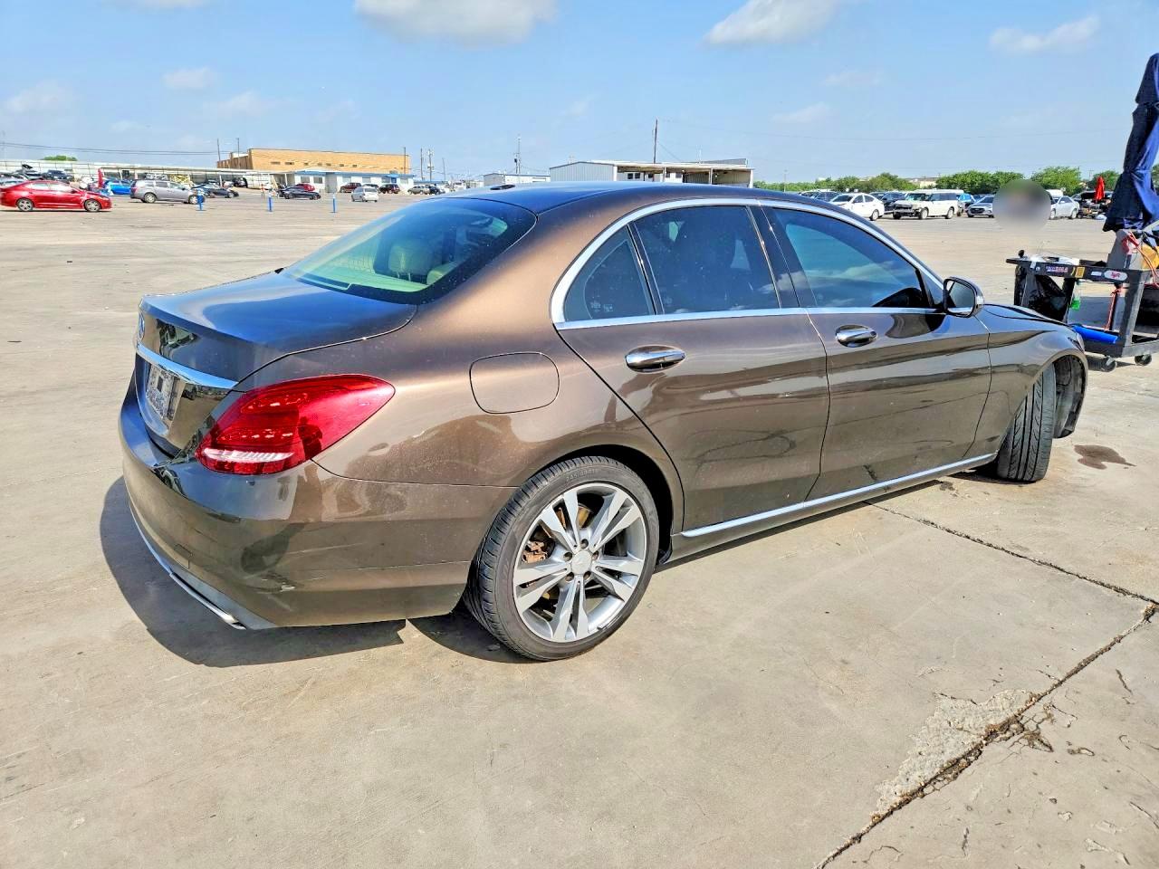 2015 Mercedes-benz C 300 Brown vin: 55SWF4JB9FU070198