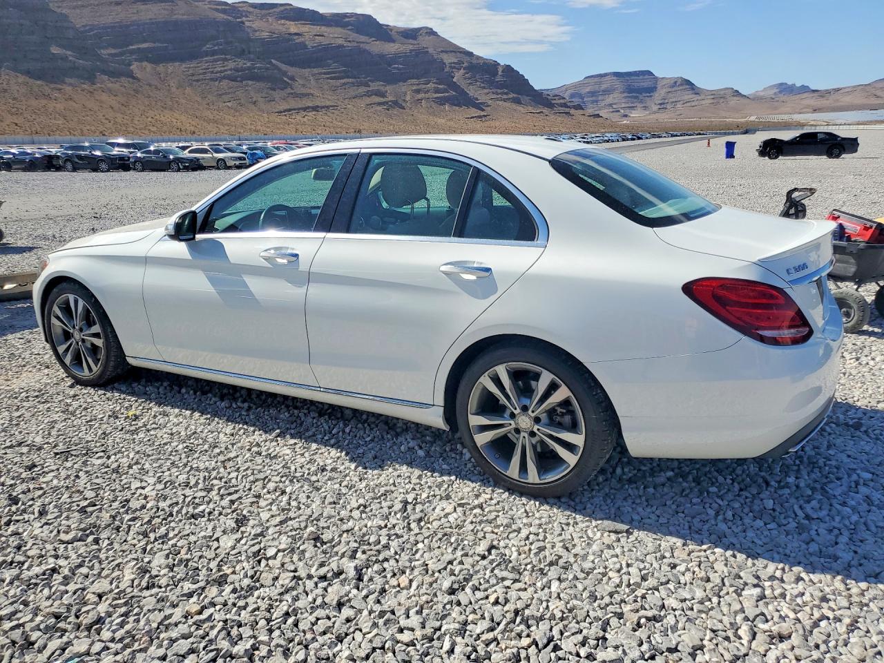 2015 Mercedes-benz C 300 White vin: 55SWF4JB9FU077555