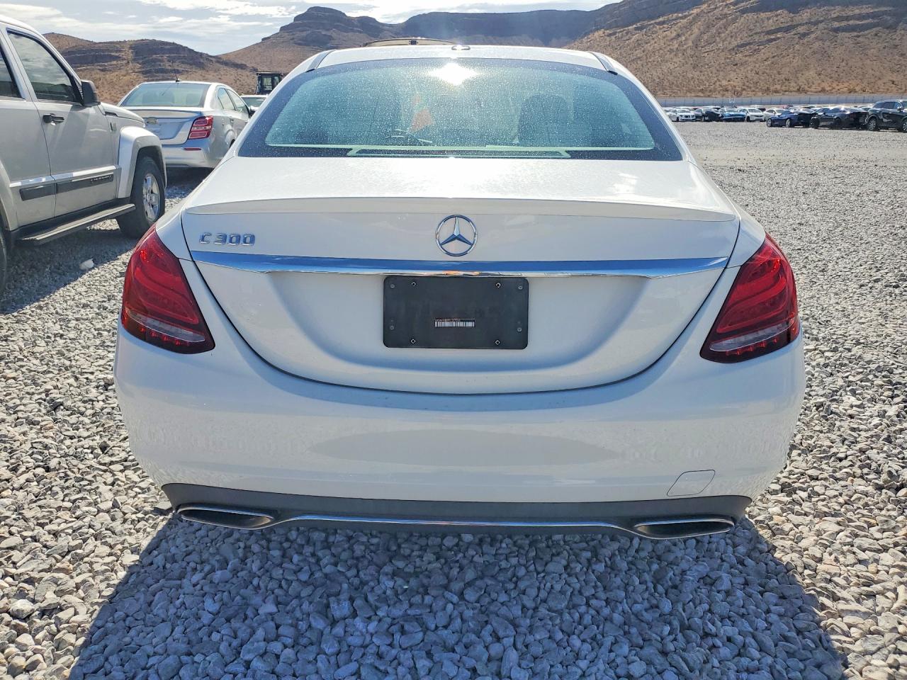 2015 Mercedes-benz C 300 White vin: 55SWF4JB9FU077555