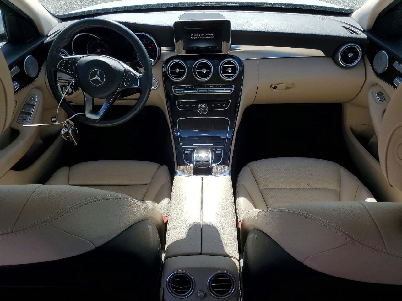 2015 Mercedes-benz C 300 White vin: 55SWF4JB9FU077555