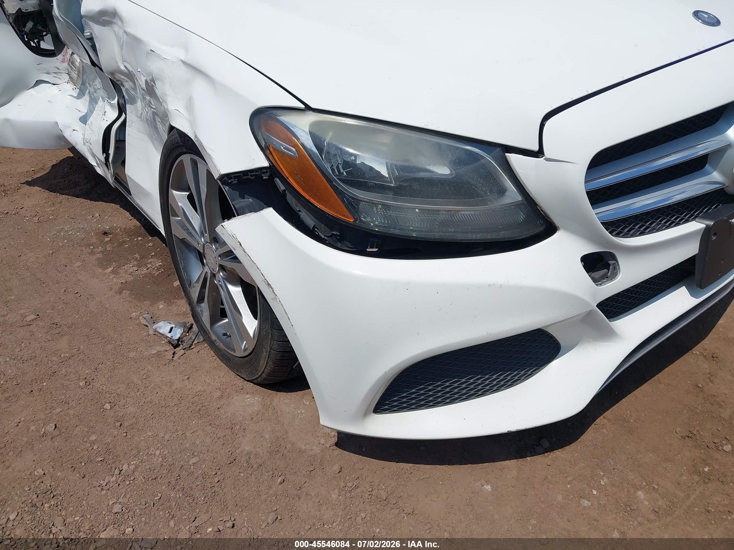 2015 Mercedes-benz C 300   White vin: 55SWF4JB9FU077989