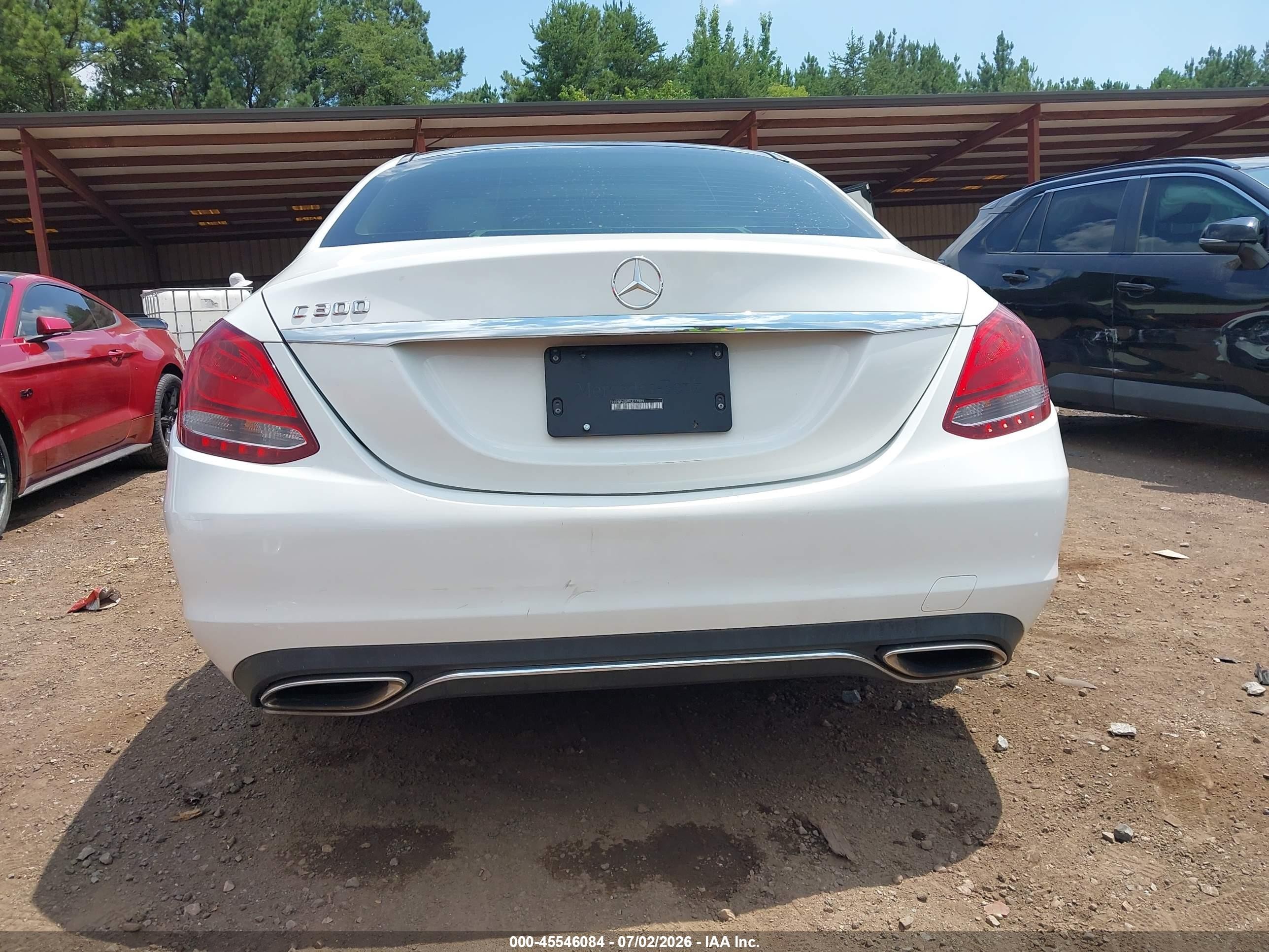 2015 Mercedes-benz C 300   White vin: 55SWF4JB9FU077989