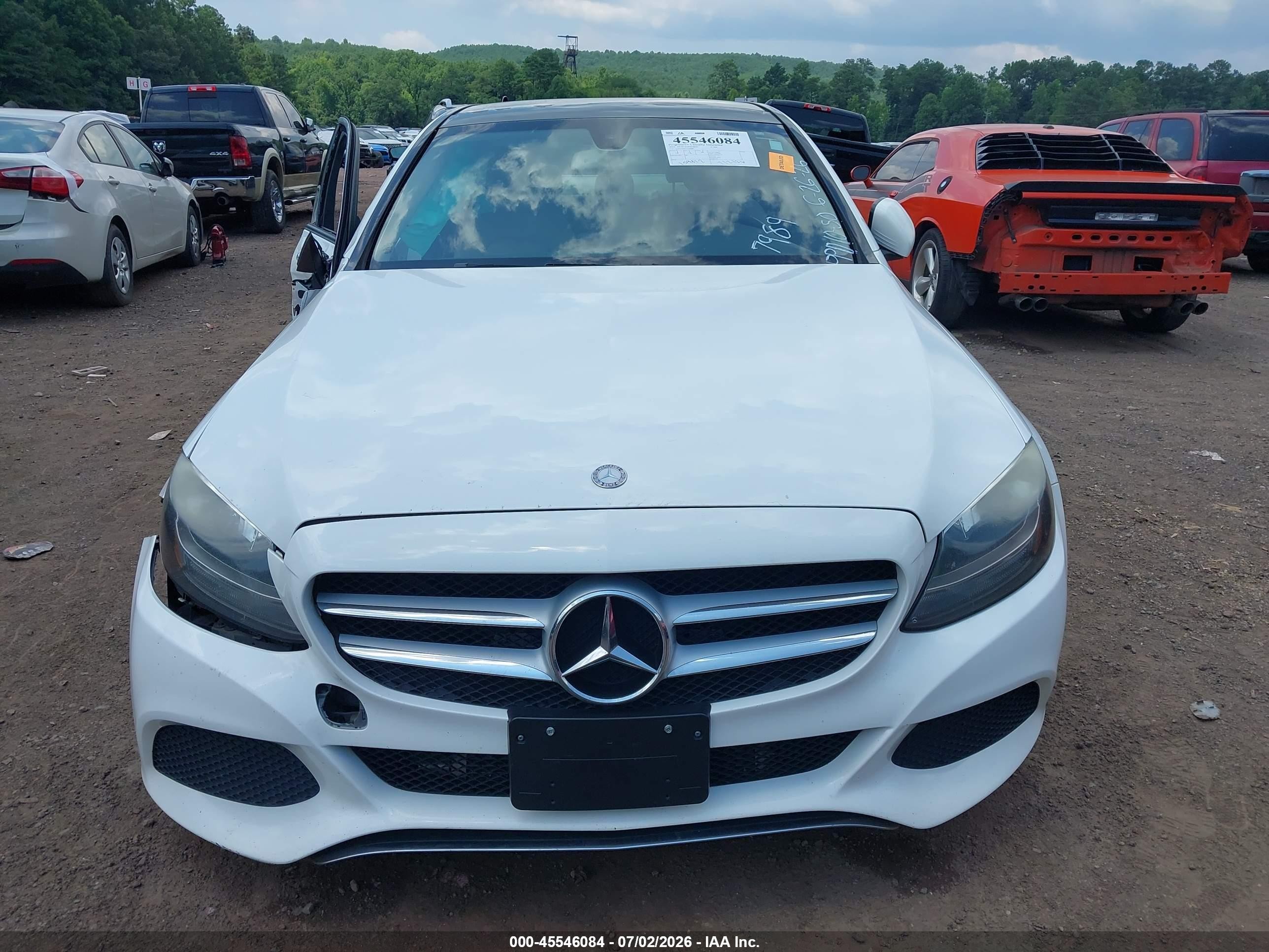 2015 Mercedes-benz C 300   White vin: 55SWF4JB9FU077989