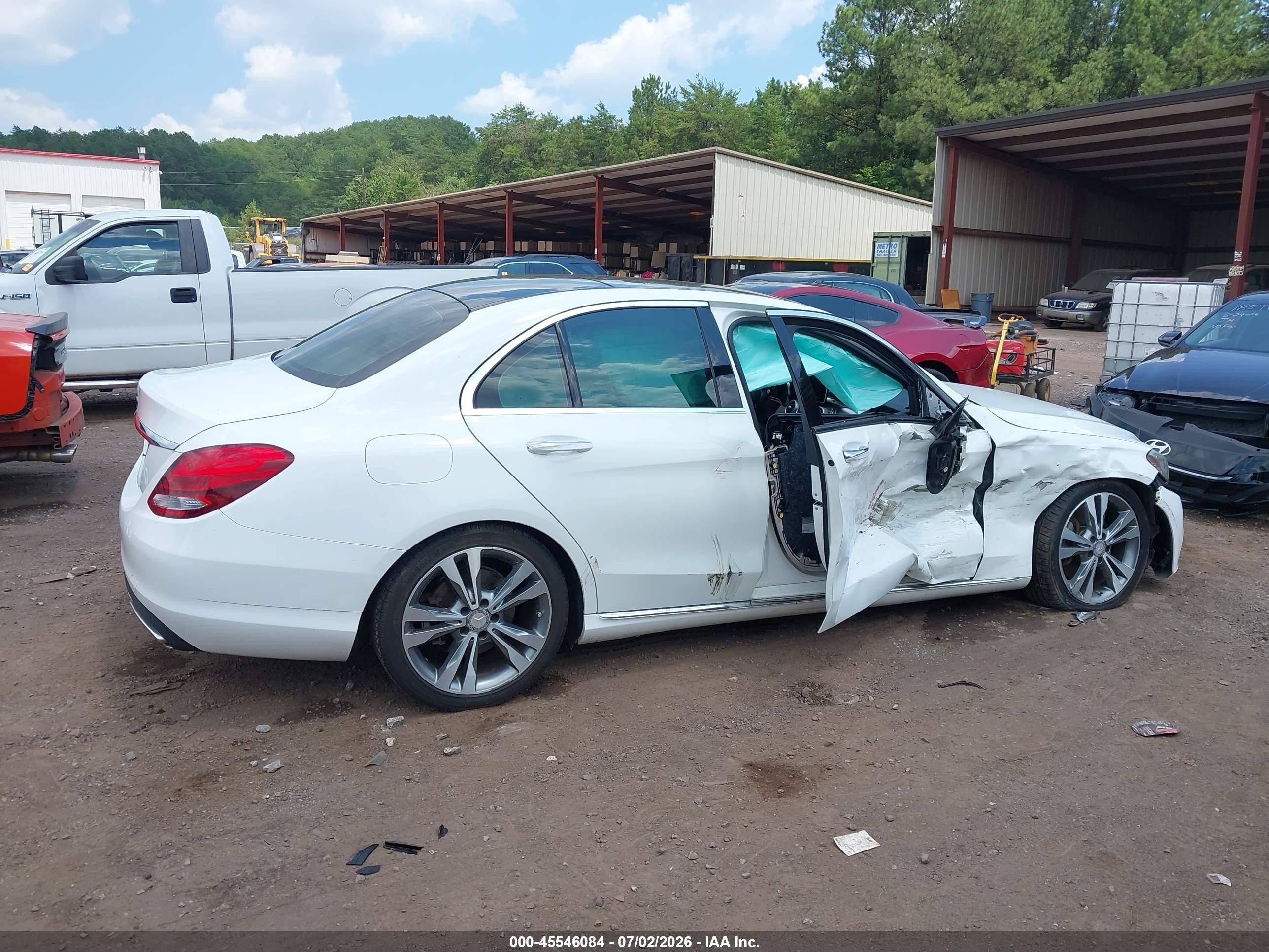 2015 Mercedes-benz C 300   White vin: 55SWF4JB9FU077989