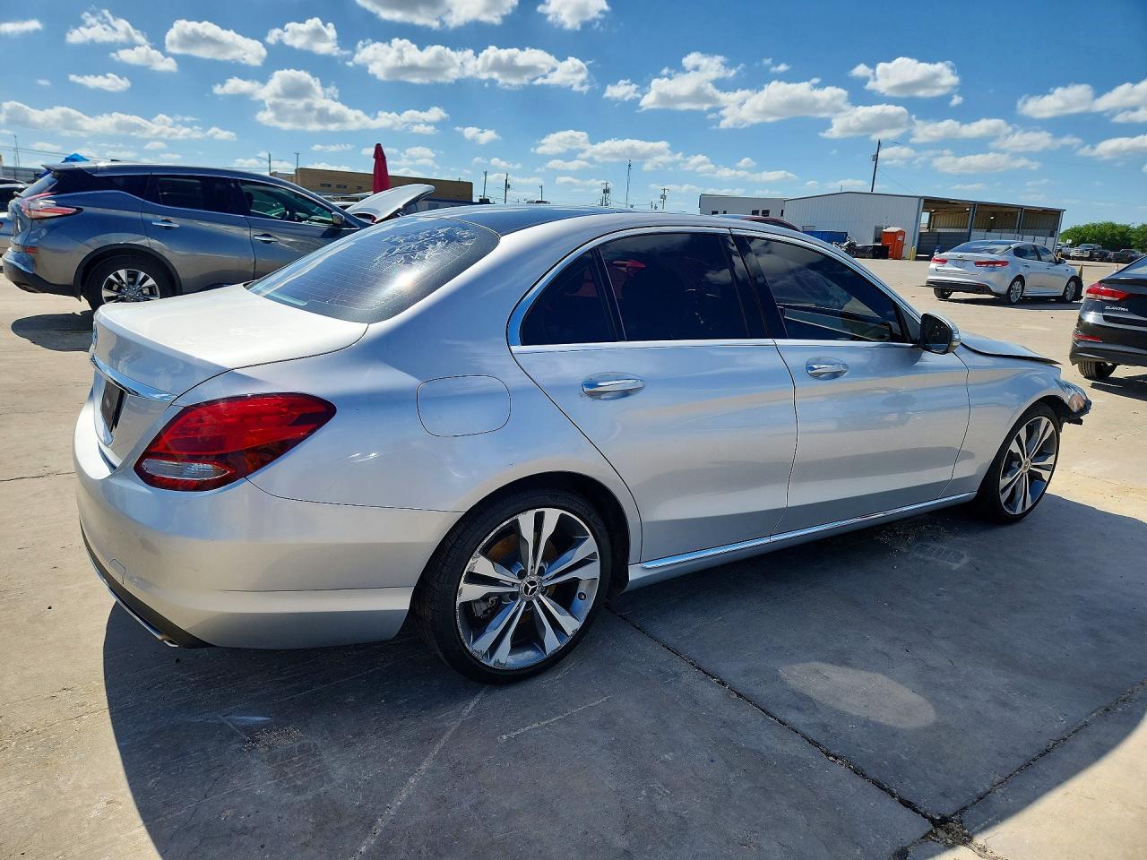 2015 Mercedes-benz C 300 Серебряный vin: 55SWF4JB9FU080696