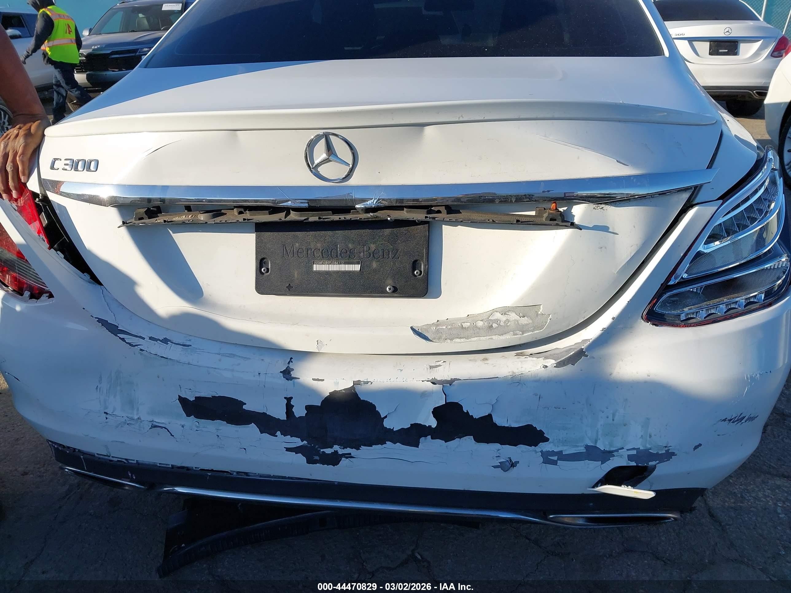 2015 Mercedes-benz C 300   White vin: 55SWF4JB9FU086112