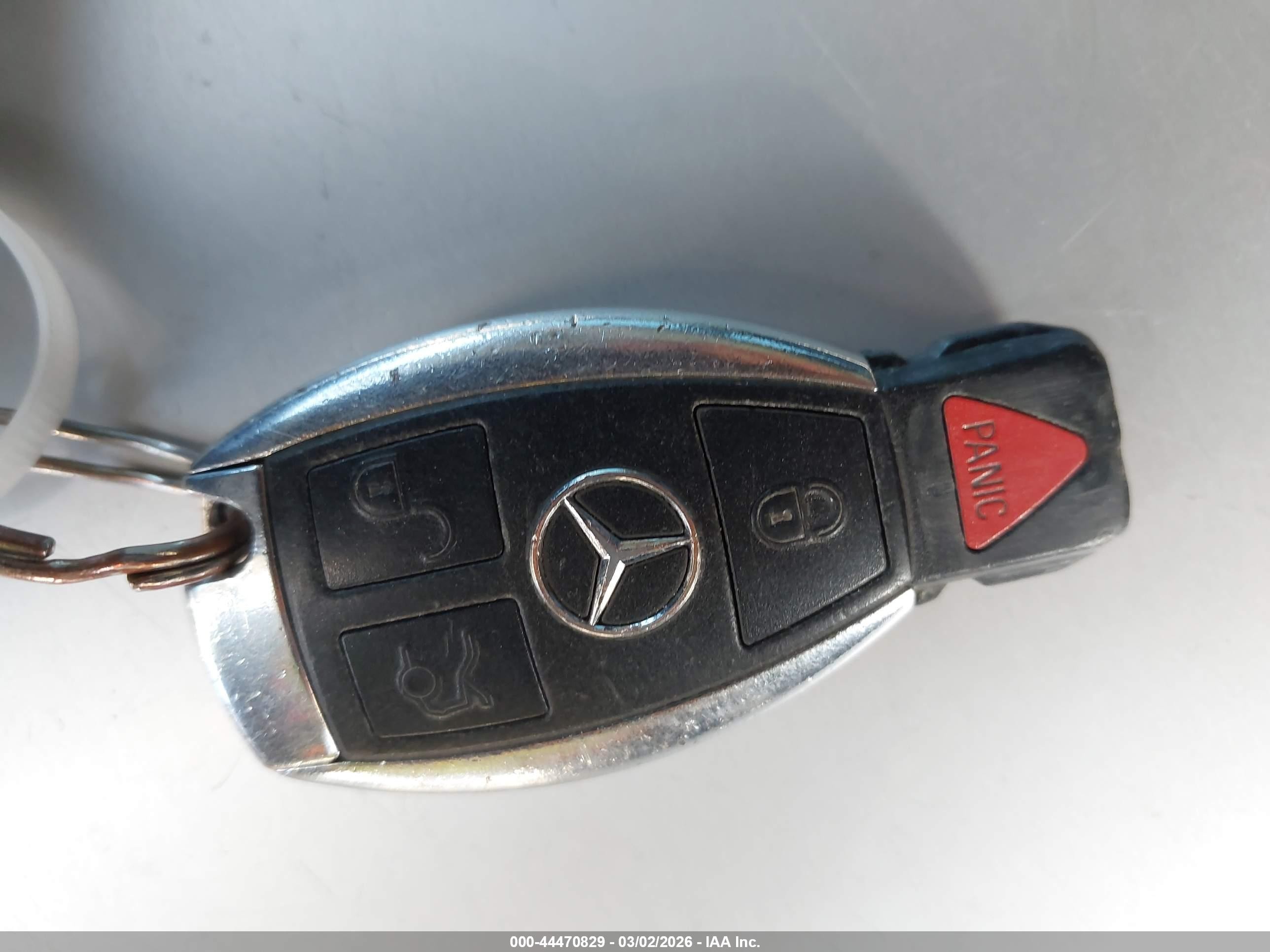 2015 Mercedes-benz C 300   White vin: 55SWF4JB9FU086112