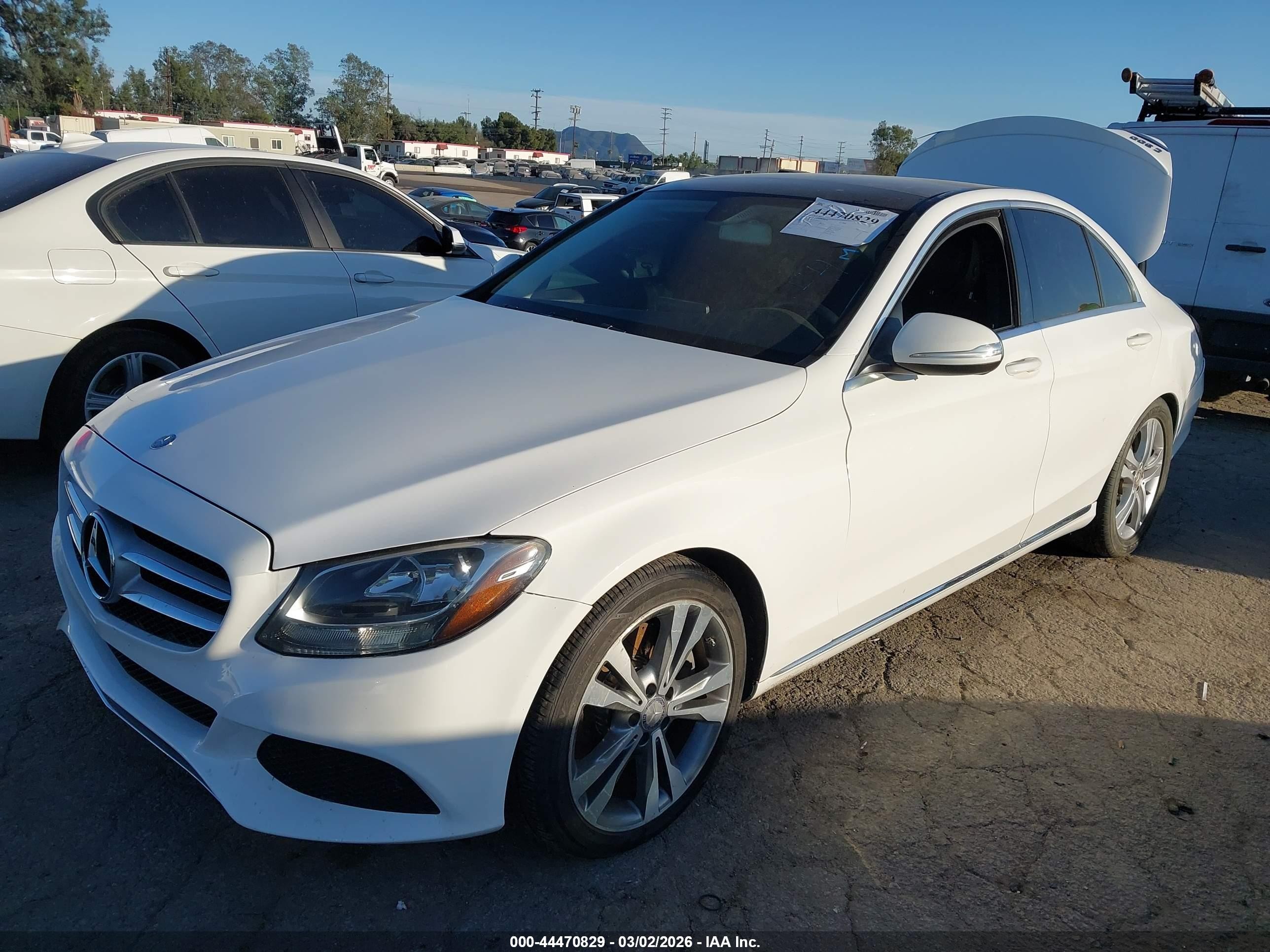 2015 Mercedes-benz C 300   White vin: 55SWF4JB9FU086112